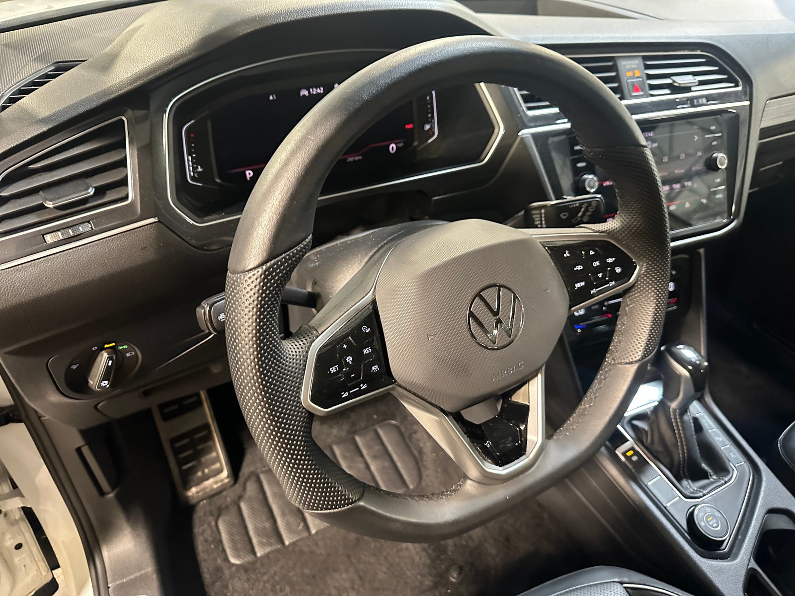 Thumbnail: 2024 Volkswagen Tiguan - 4