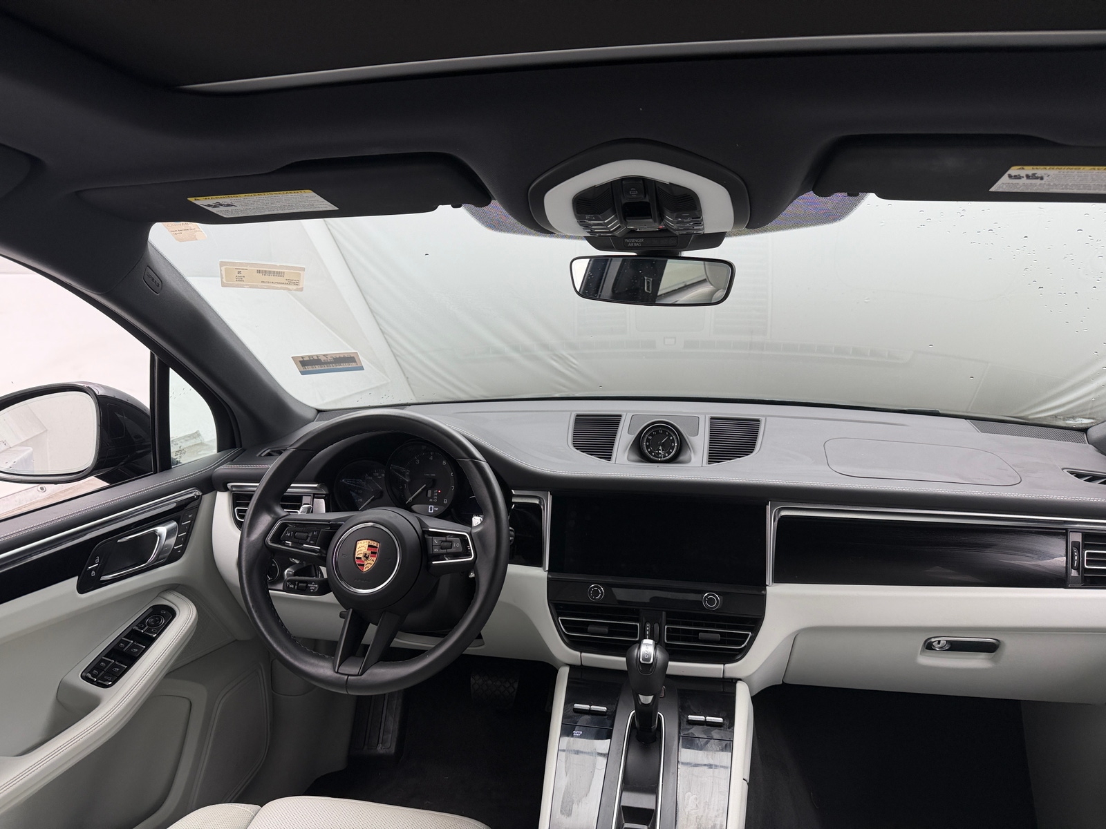 Thumbnail: 2023 Porsche Macan - 2
