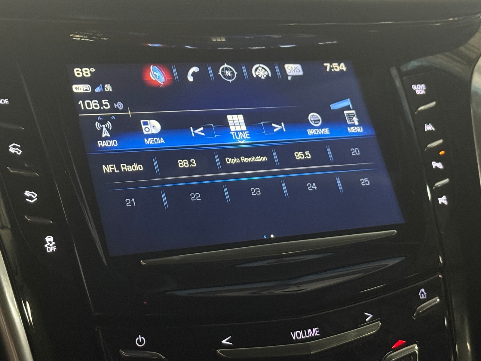 Thumbnail: 2019 Cadillac Escalade - 3