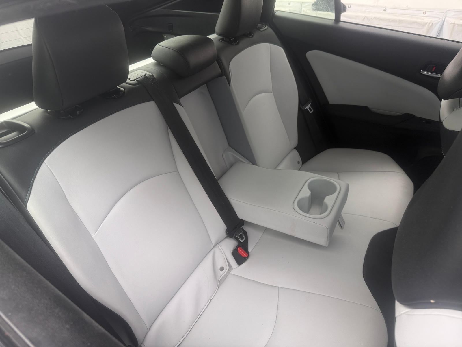 Thumbnail: 2016 Toyota Prius - 5