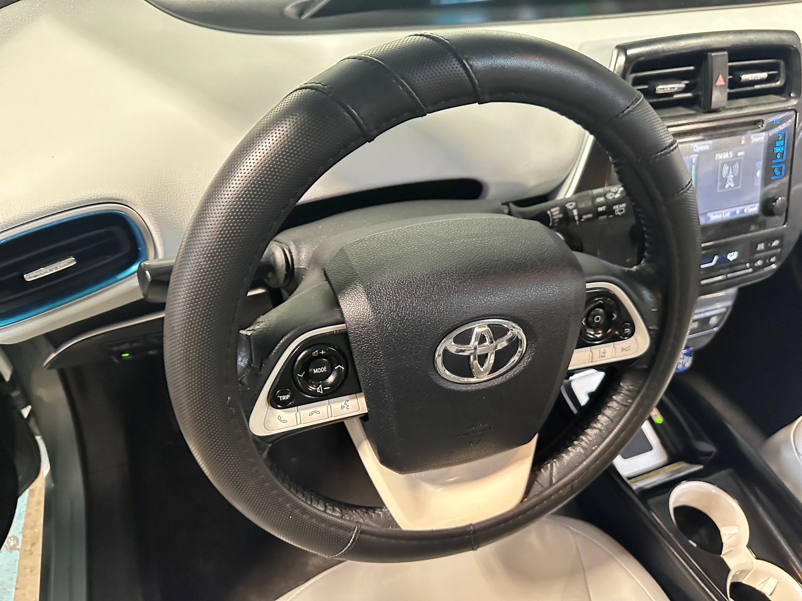 Thumbnail: 2016 Toyota Prius - 4