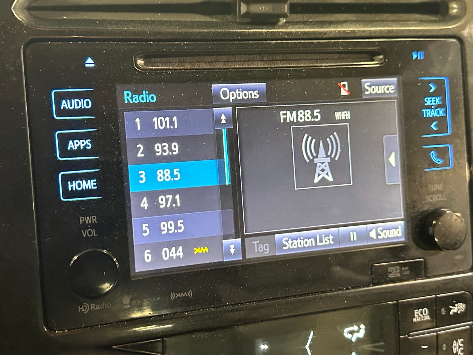 Thumbnail: 2016 Toyota Prius - 3