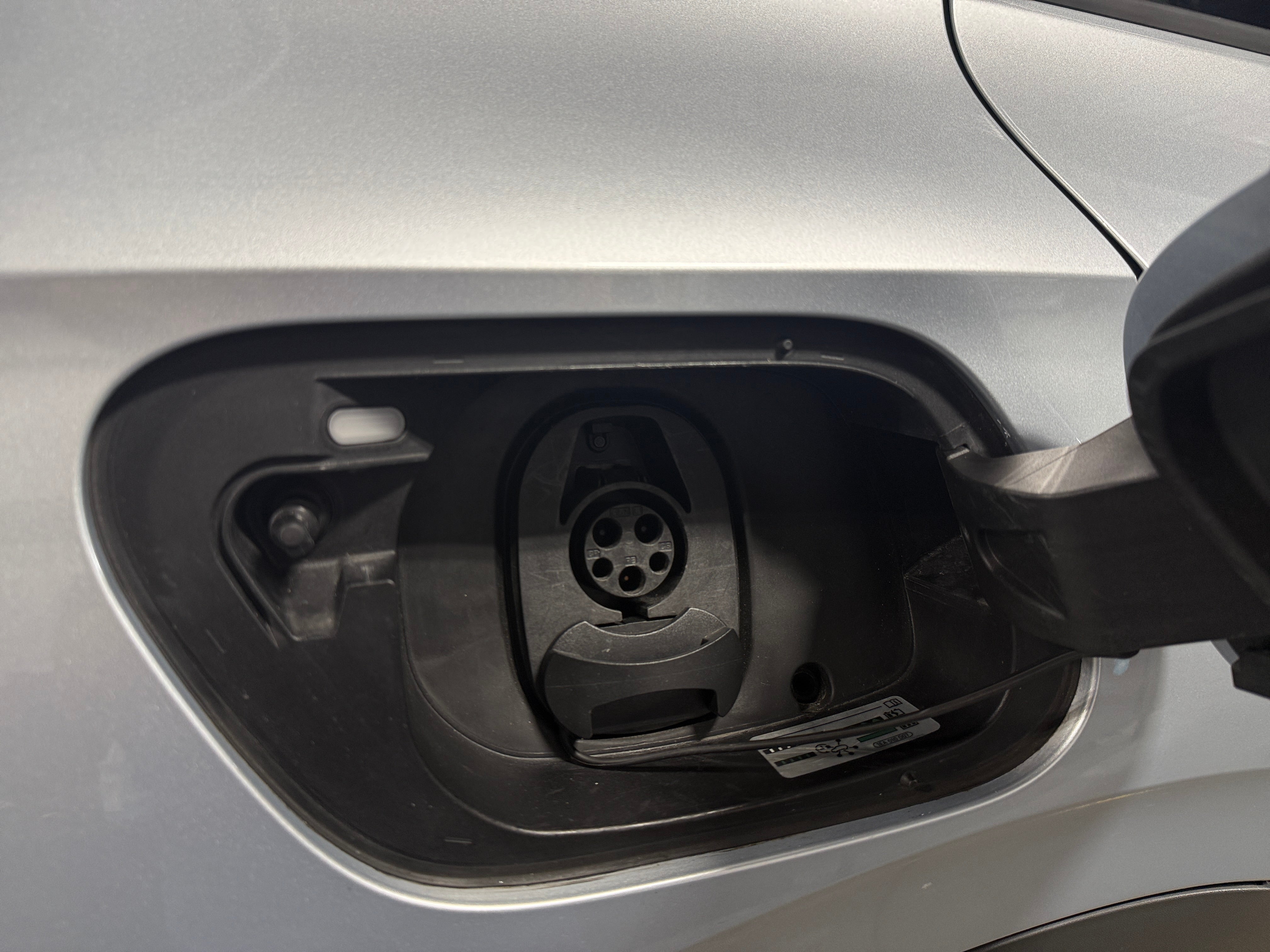 Used 2021 Volkswagen ID.4 PRO with VIN WVGRMPE20MP039243 for sale in Auburn, WA