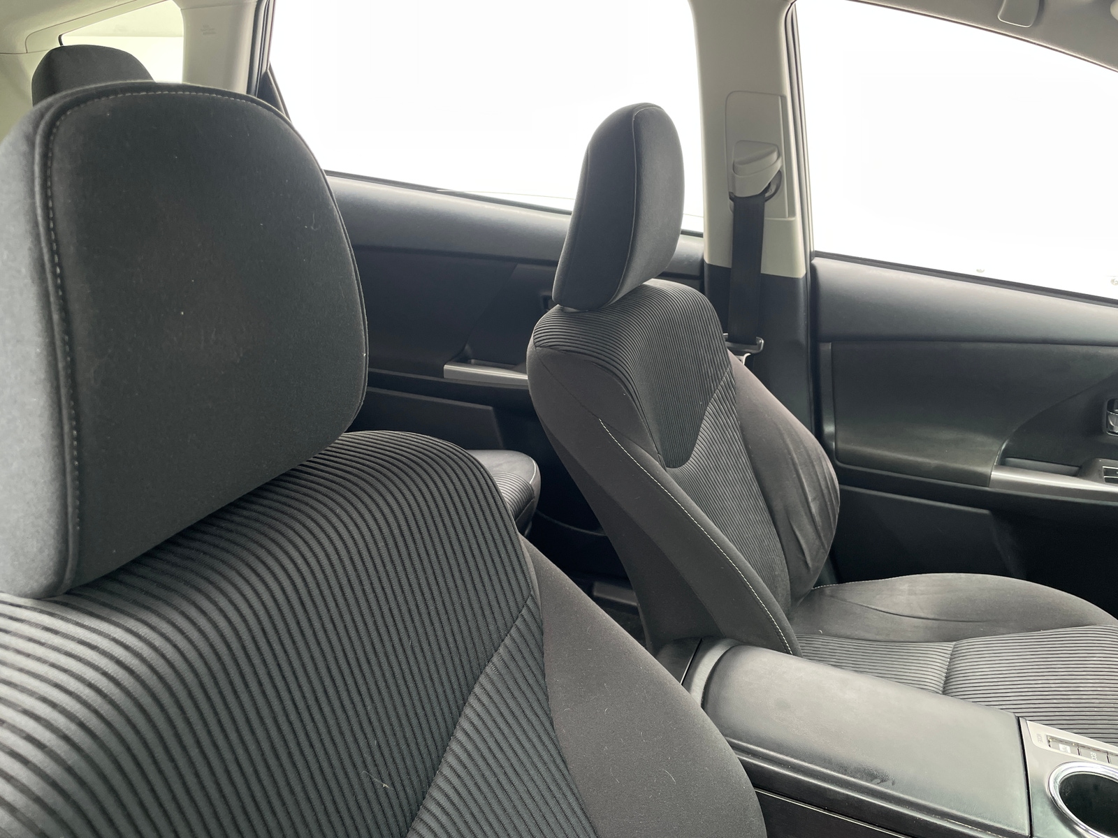 Thumbnail: 2015 Toyota Prius v - 2