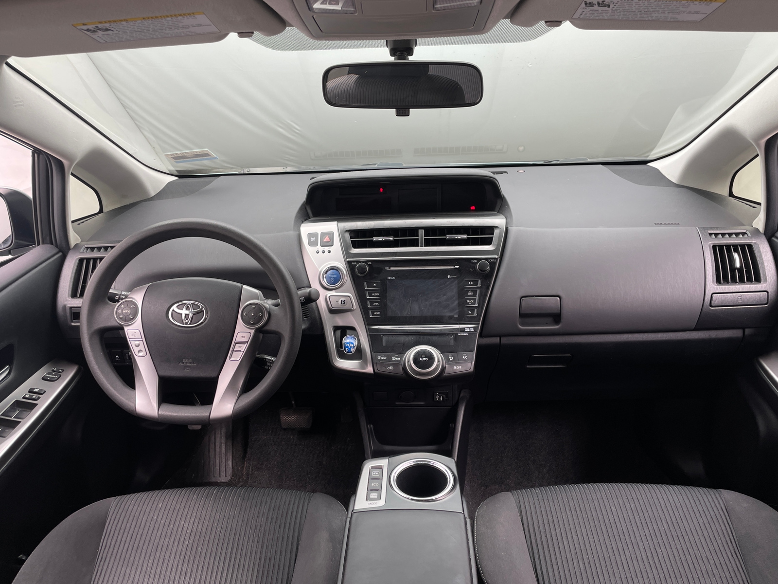 Thumbnail: 2015 Toyota Prius v - 3