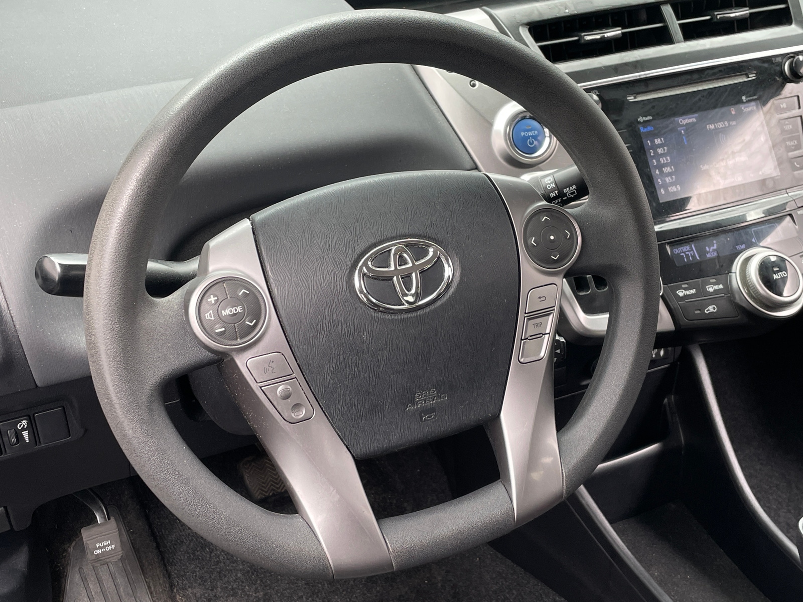 Thumbnail: 2015 Toyota Prius v - 5
