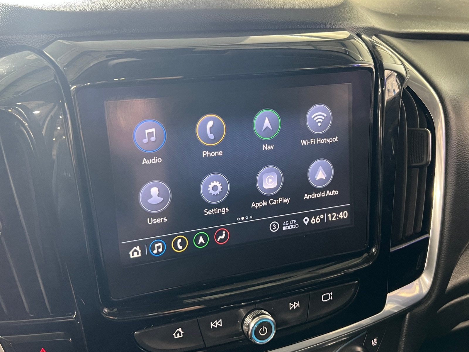 Thumbnail: 2020 Chevrolet Traverse - 3