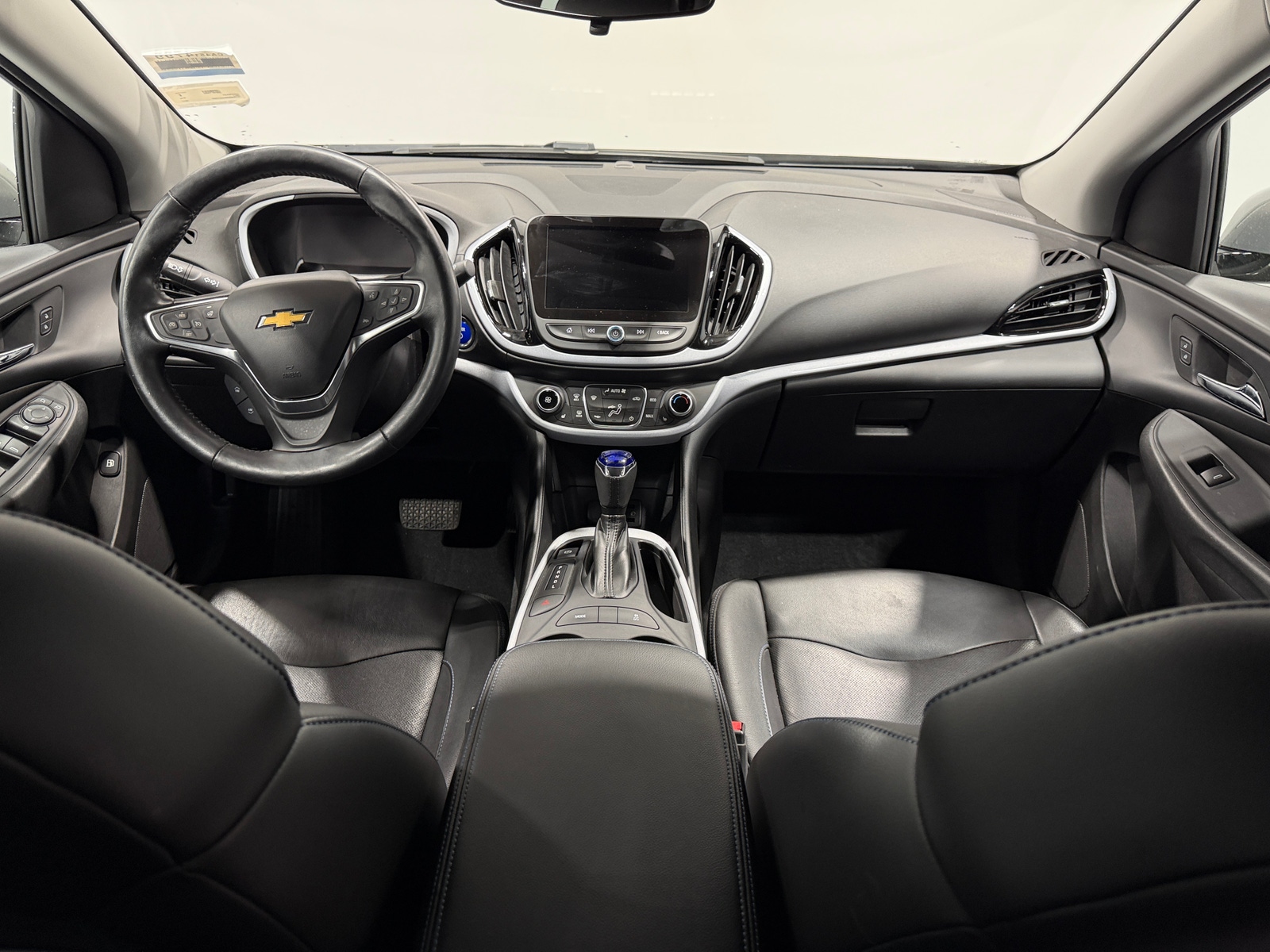 Thumbnail: 2017 Chevrolet Volt - 3