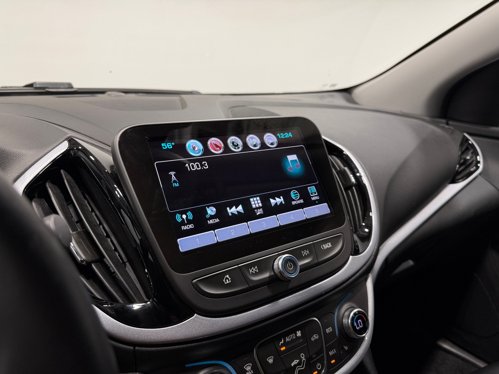 Thumbnail: 2017 Chevrolet Volt - 4