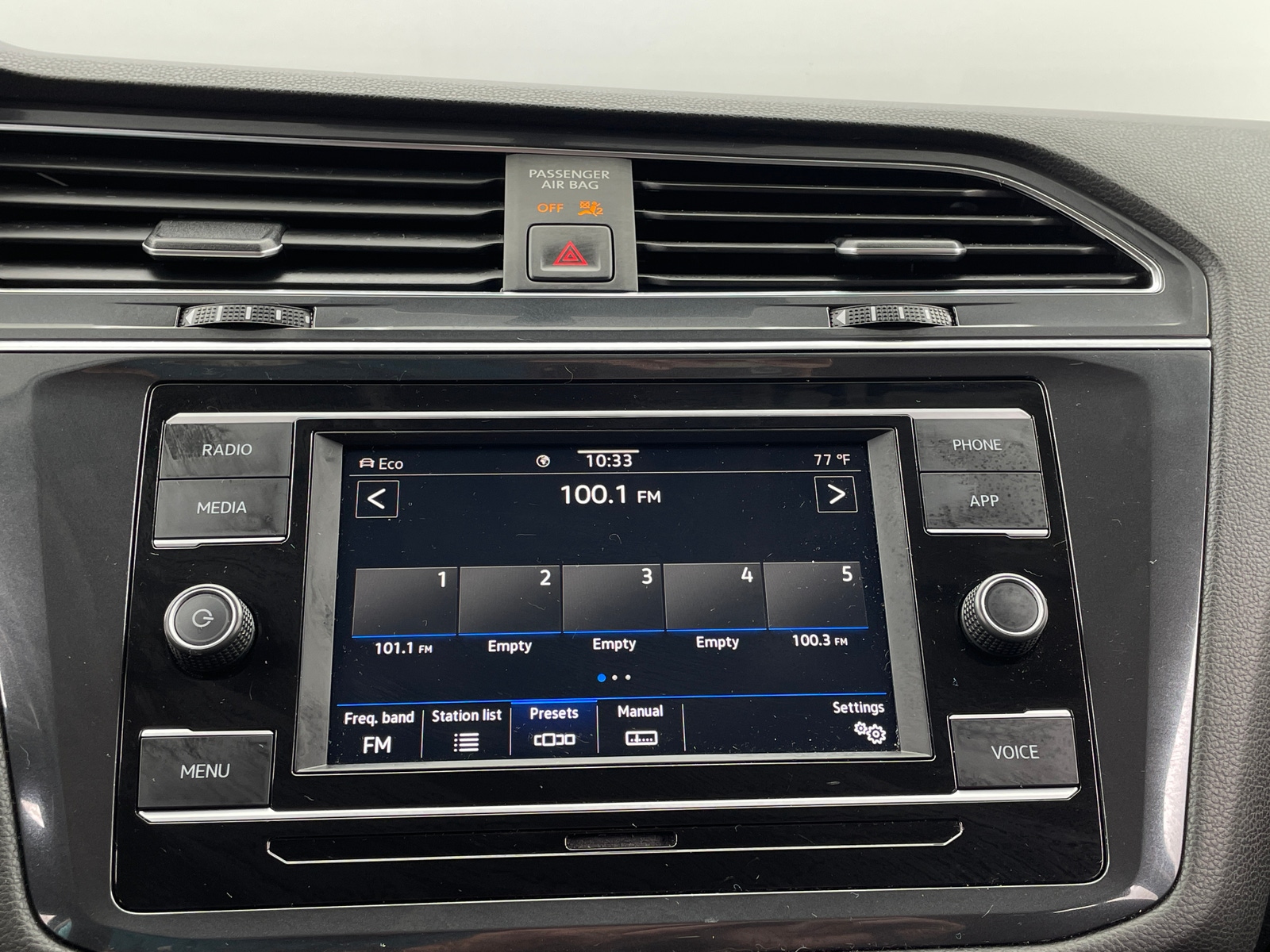 Thumbnail: 2021 Volkswagen Tiguan - 4
