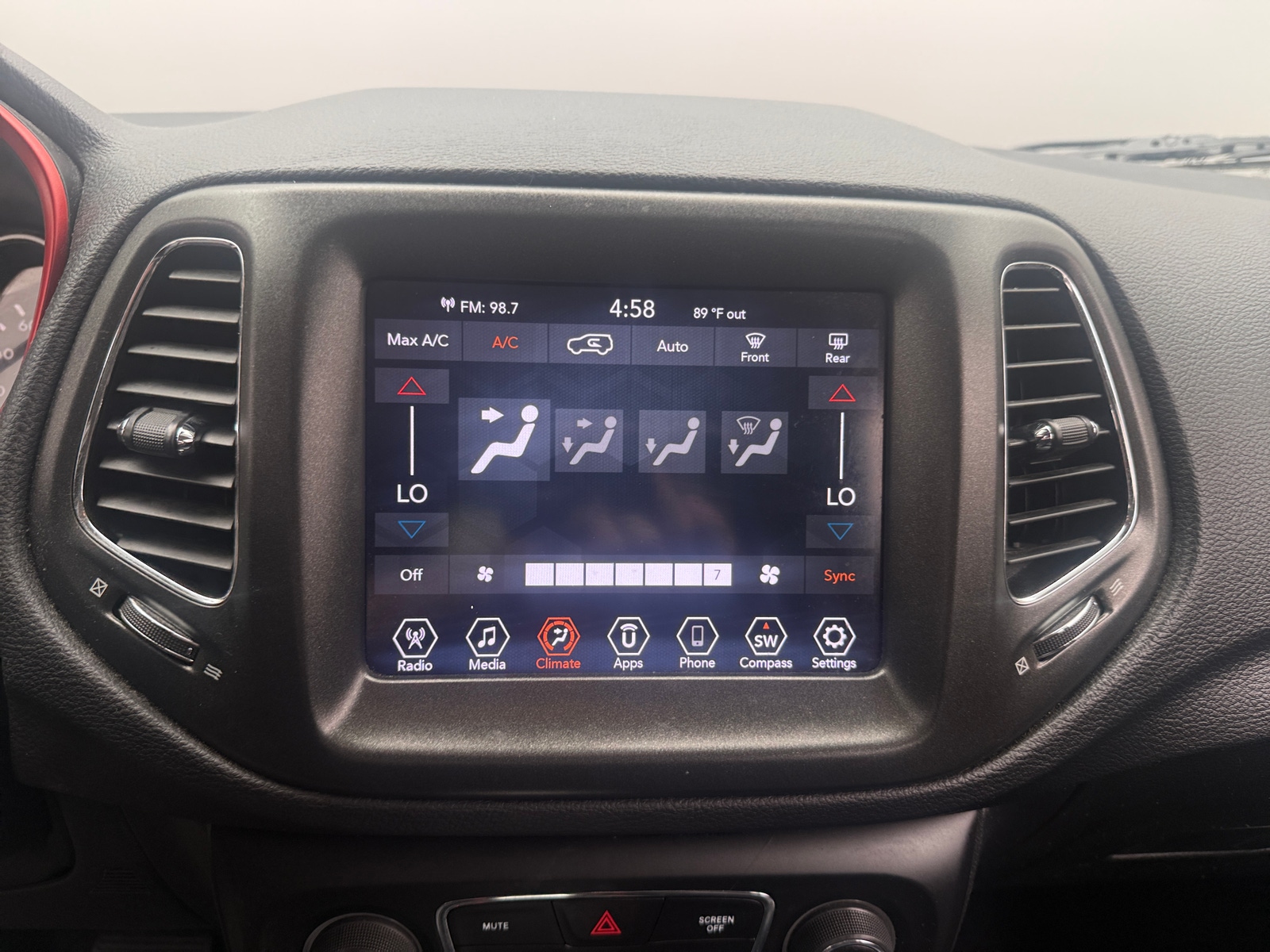 Thumbnail: 2019 Jeep Compass - 3