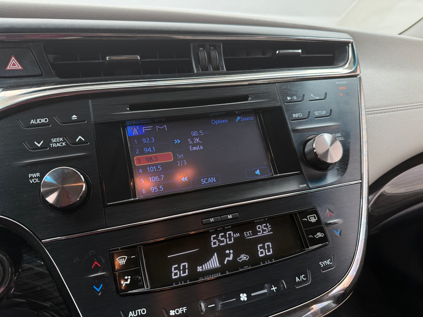 Thumbnail: 2013 Toyota Avalon - 3