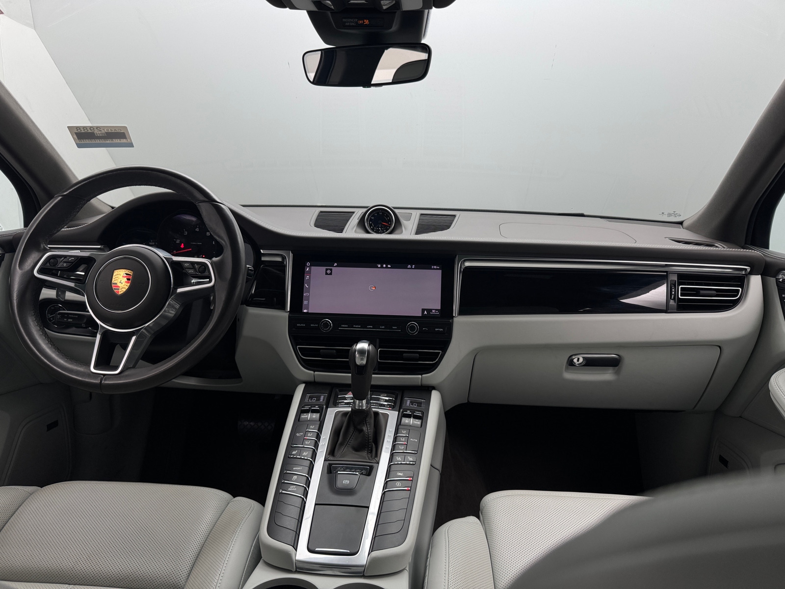 Thumbnail: 2020 Porsche Macan - 2