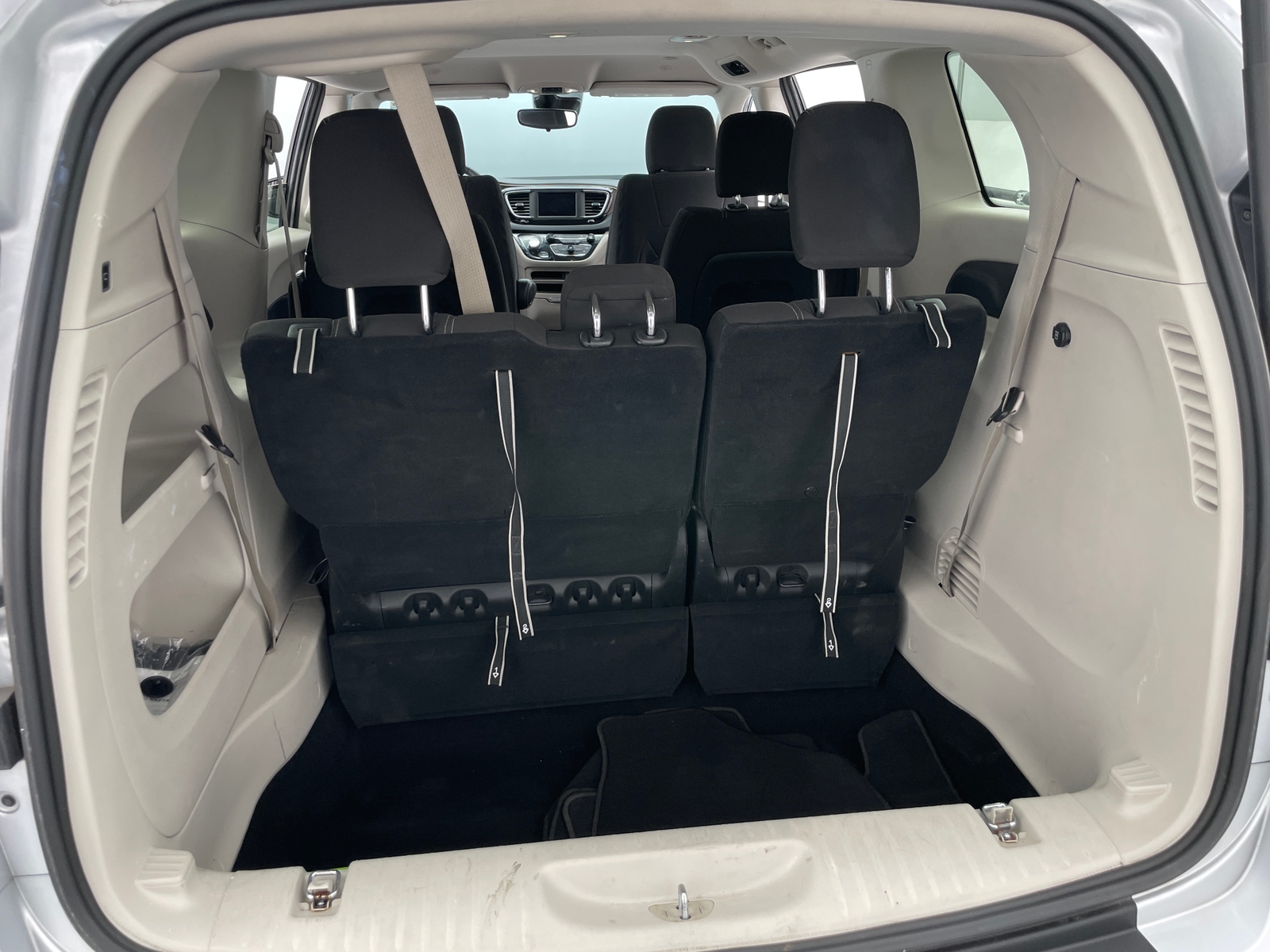 Thumbnail: 2023 Chrysler Voyager - 7