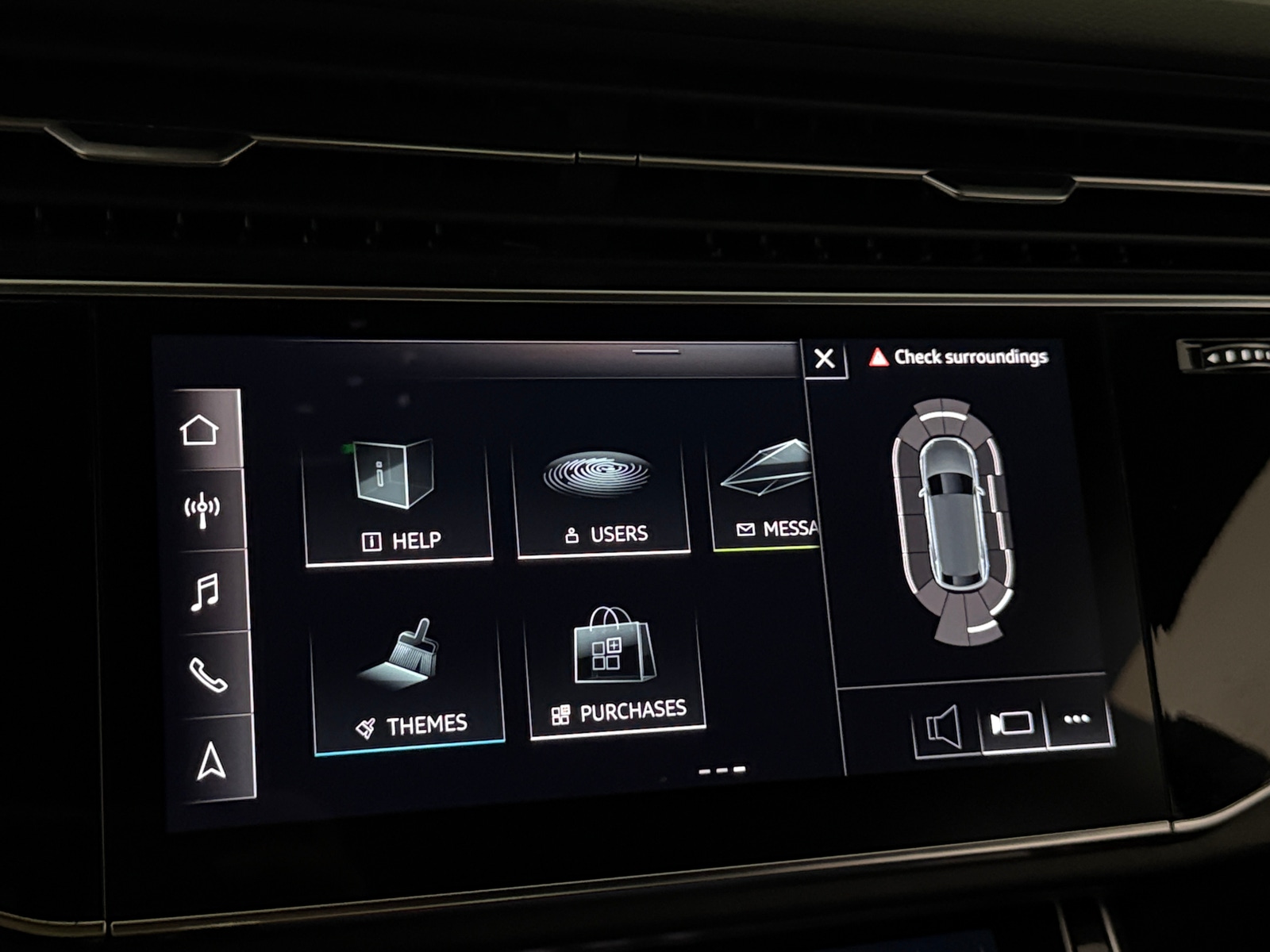 Thumbnail: 2023 Audi Q8 - 3