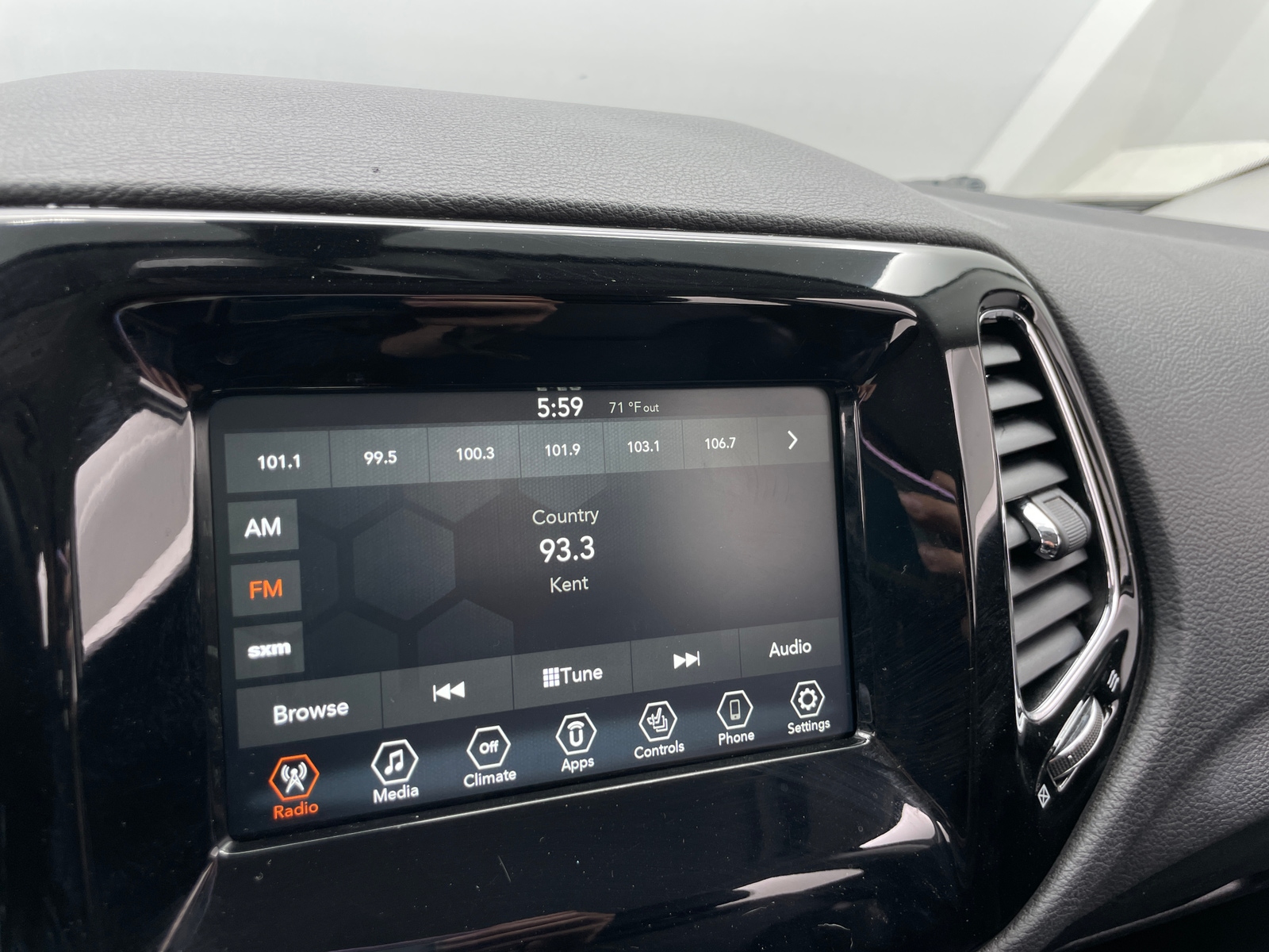 Thumbnail: 2019 Jeep Compass - 3