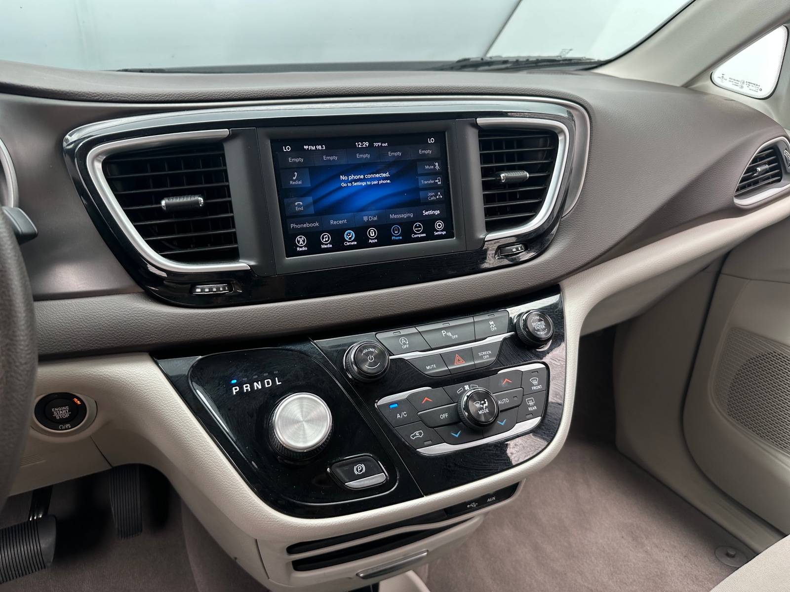 Thumbnail: 2018 Chrysler Pacifica - 4