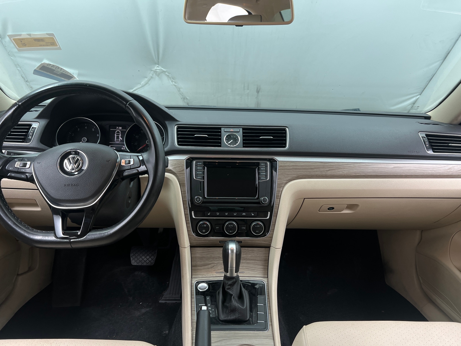 Thumbnail: 2017 Volkswagen Passat - 2