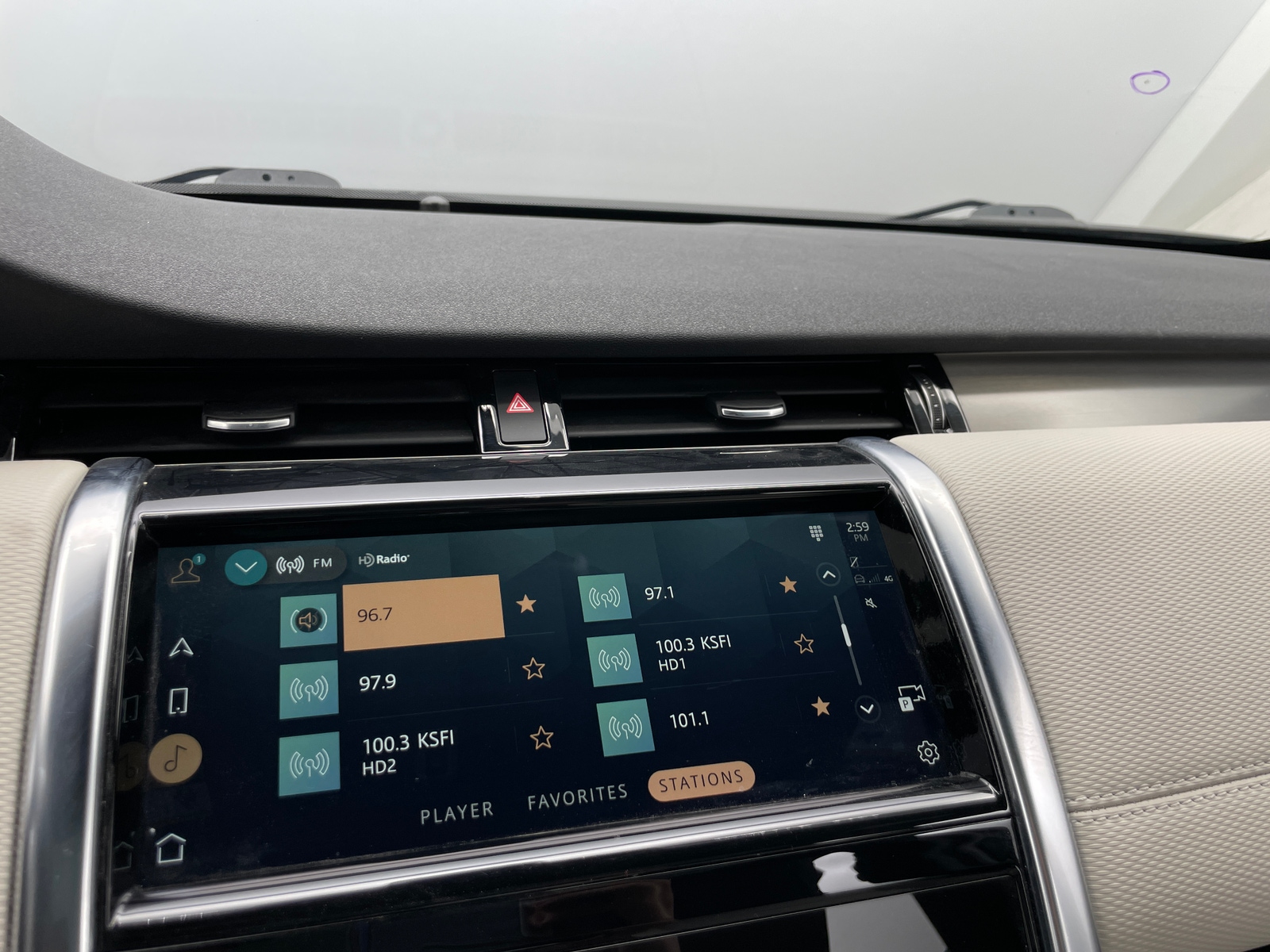 Thumbnail: 2021 Land Rover Discovery Sport - 3