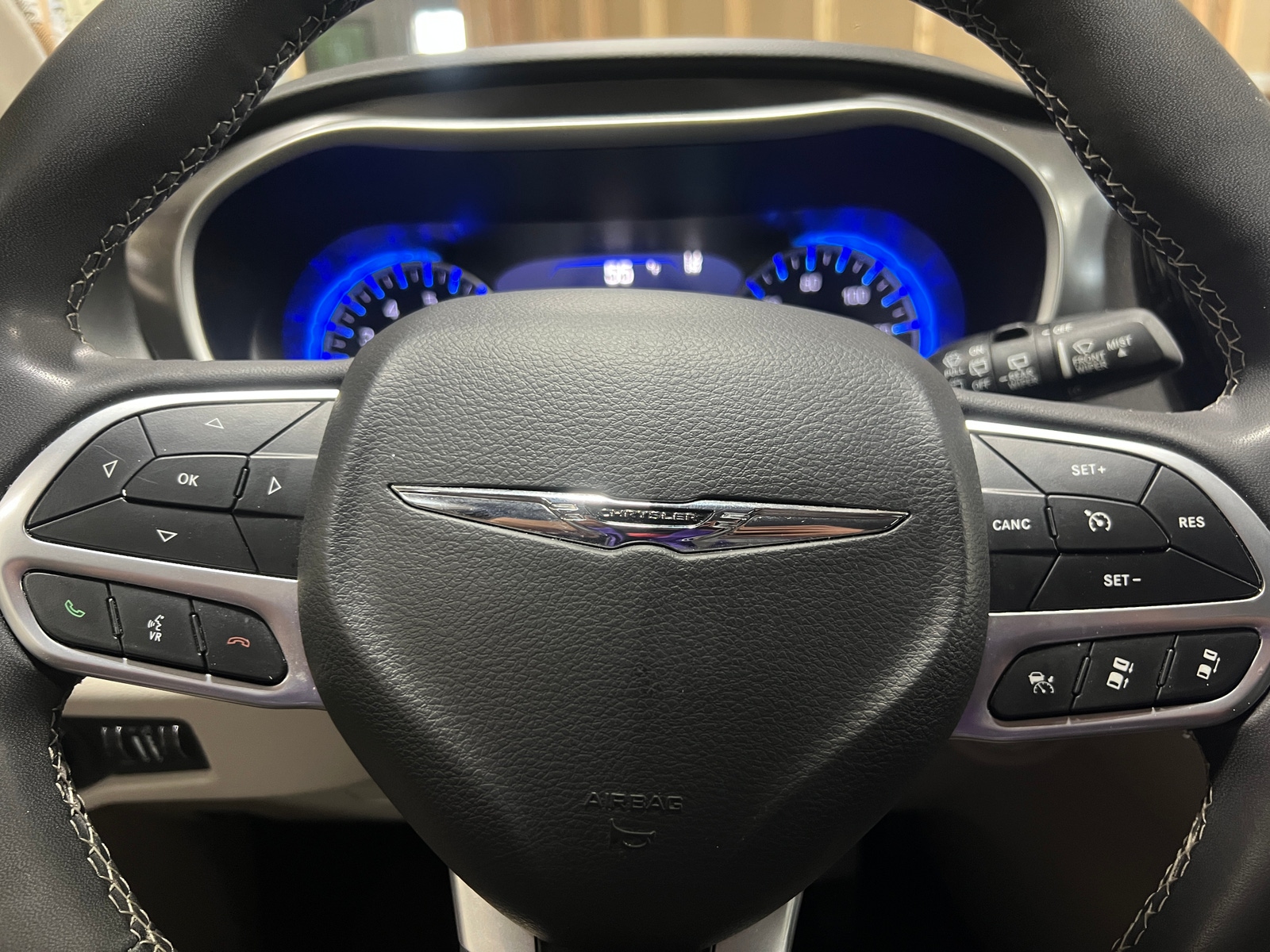 Thumbnail: 2023 Chrysler Pacifica - 4