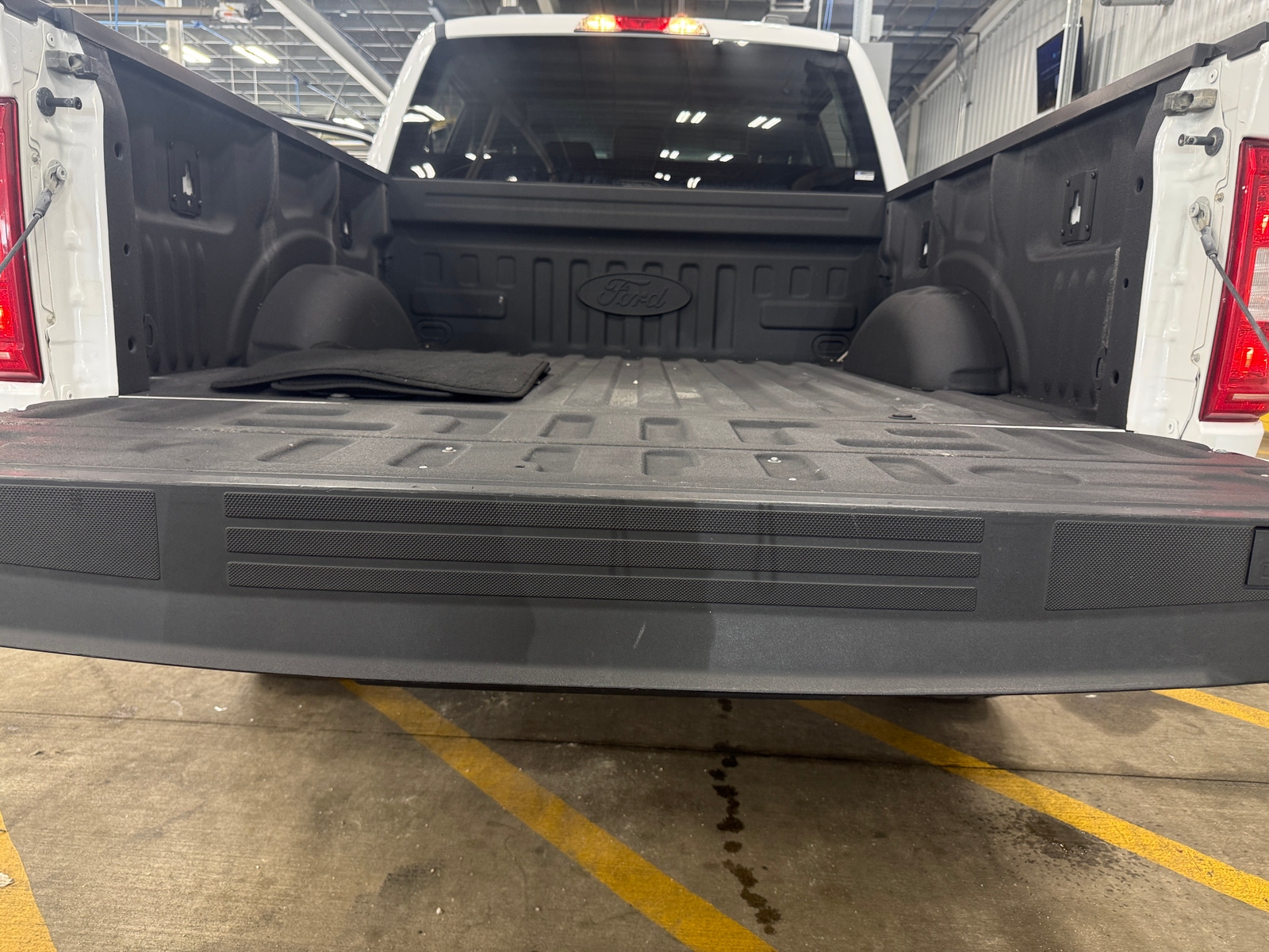 Thumbnail: 2022 Ford Econoline - 7