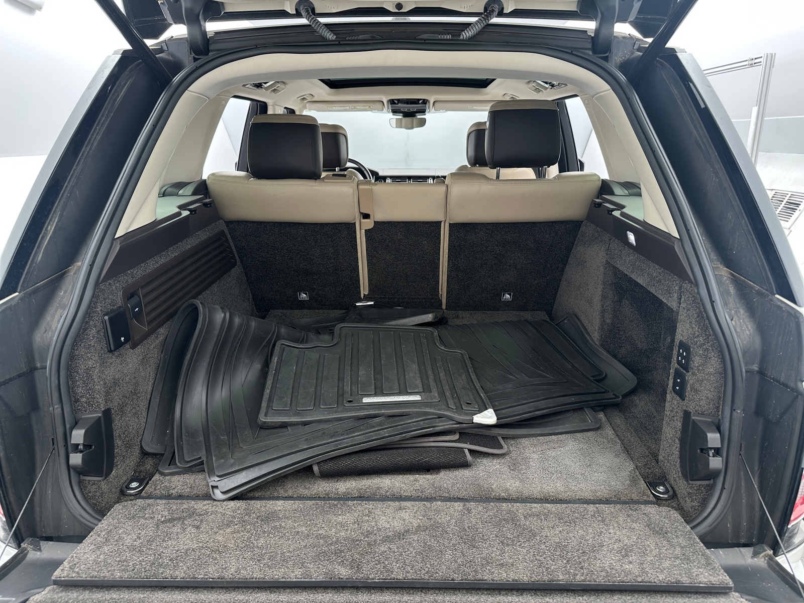 Thumbnail: 2020 Land Rover Range Rover - 6