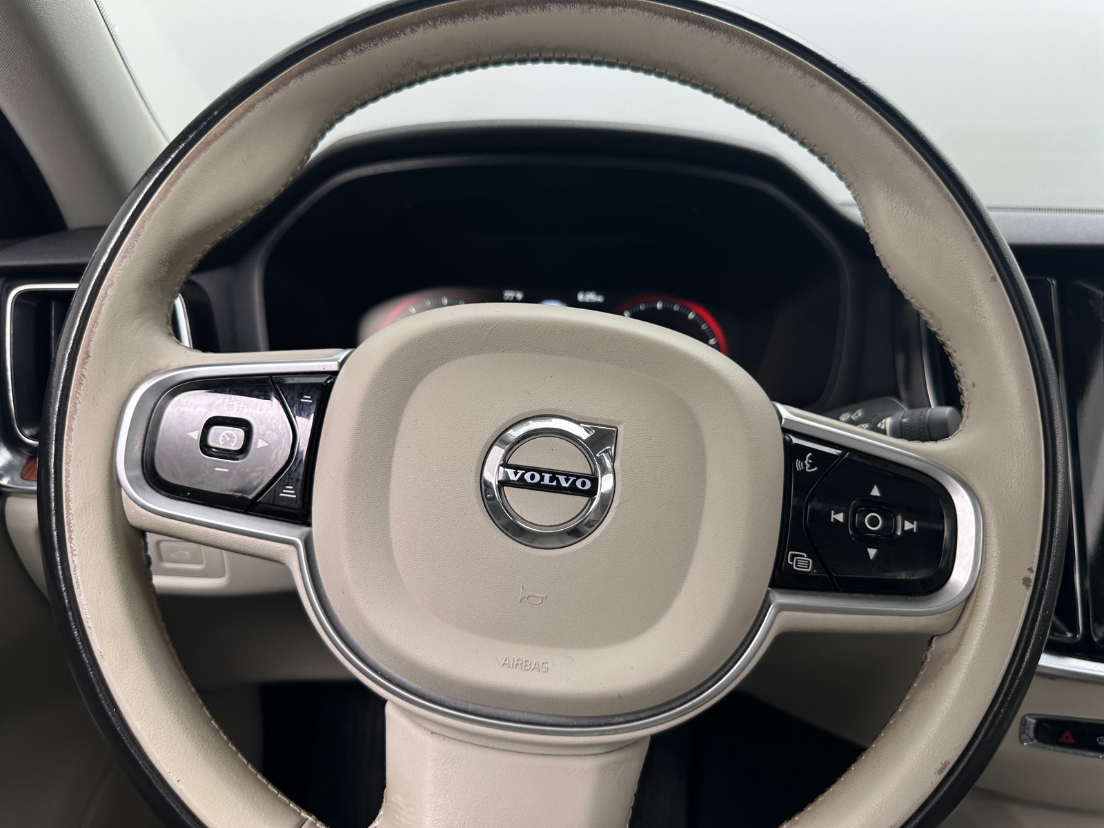 Thumbnail: 2019 Volvo S60 - 4
