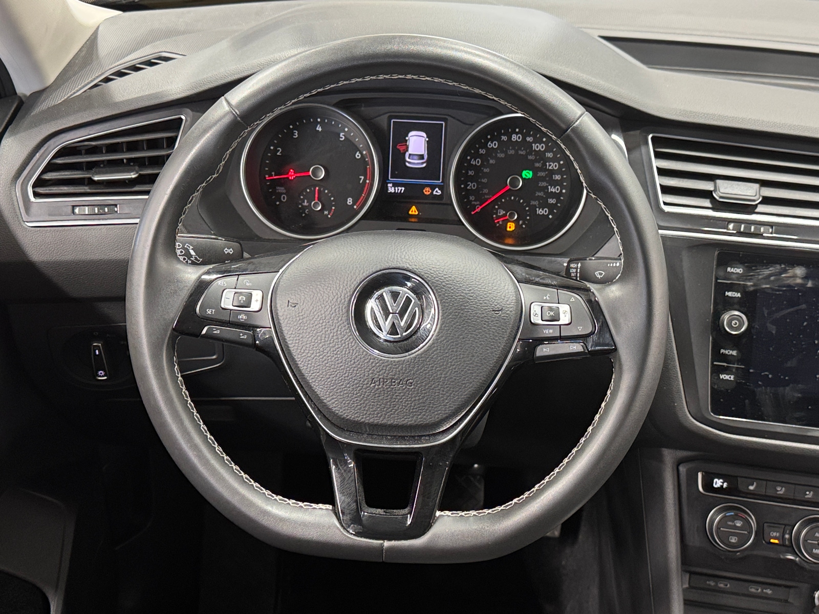 Thumbnail: 2021 Volkswagen Tiguan - 4