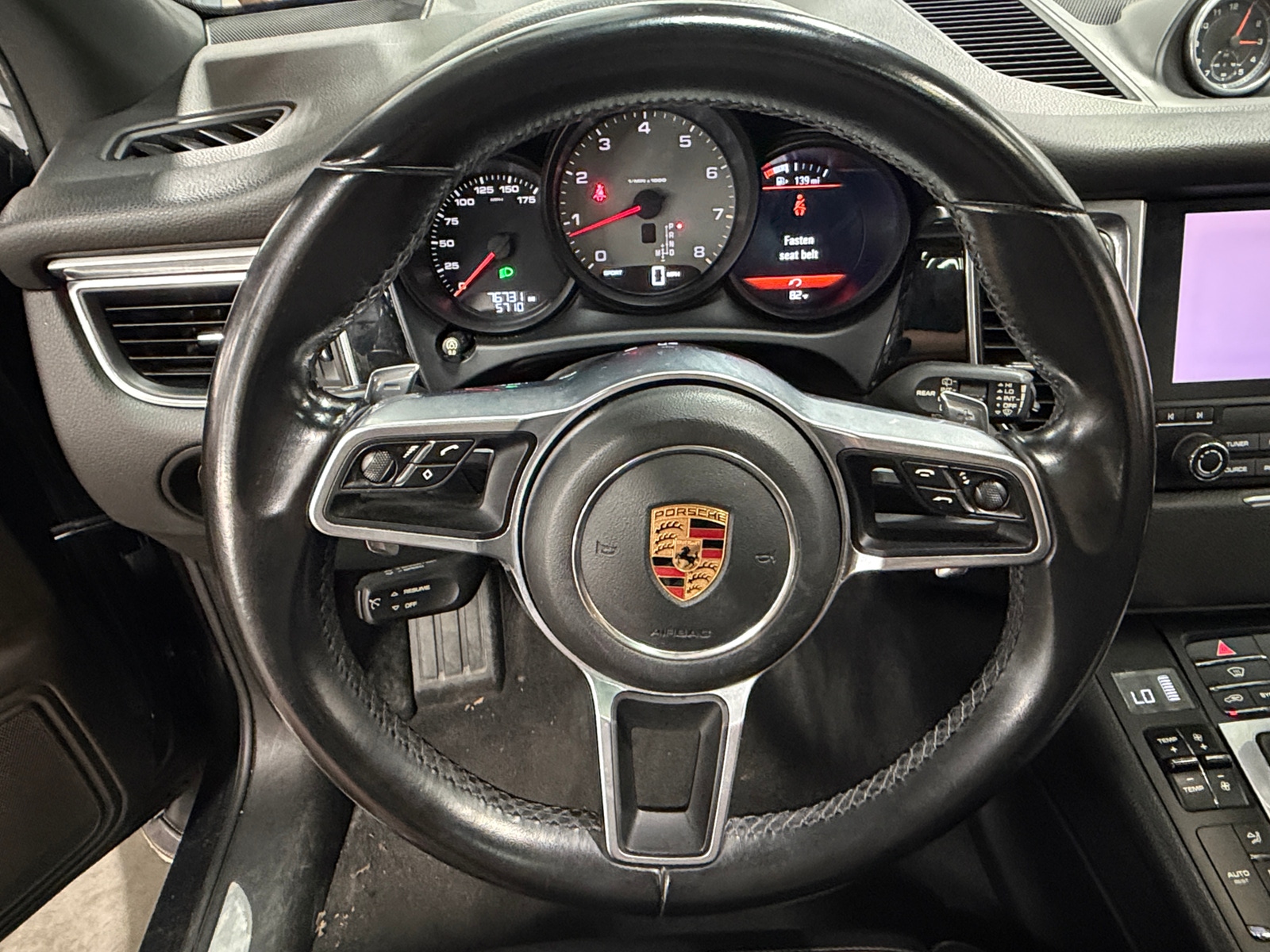 Thumbnail: 2018 Porsche Macan - 4