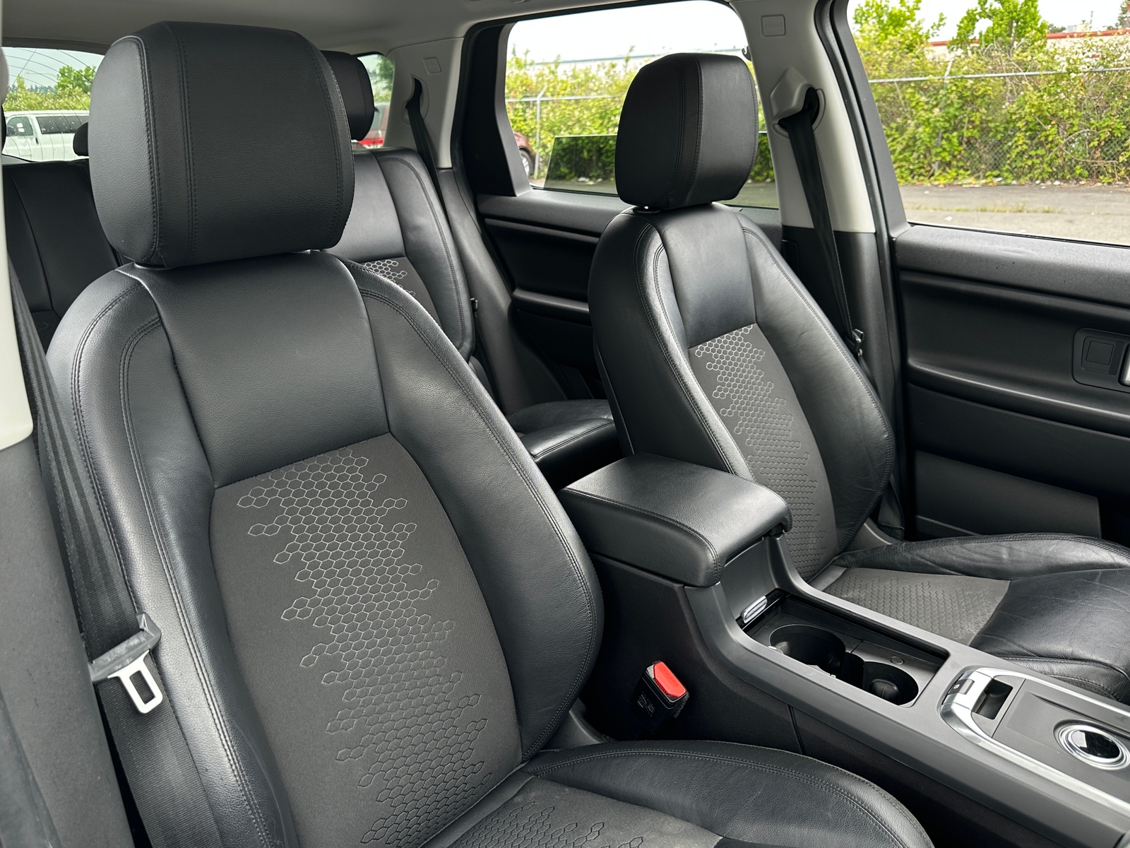 Thumbnail: 2017 Land Rover Discovery Sport - 2
