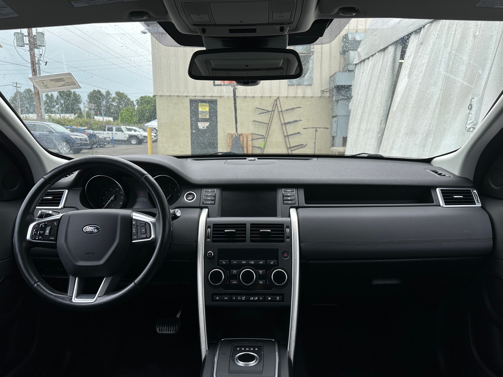 Thumbnail: 2017 Land Rover Discovery Sport - 3