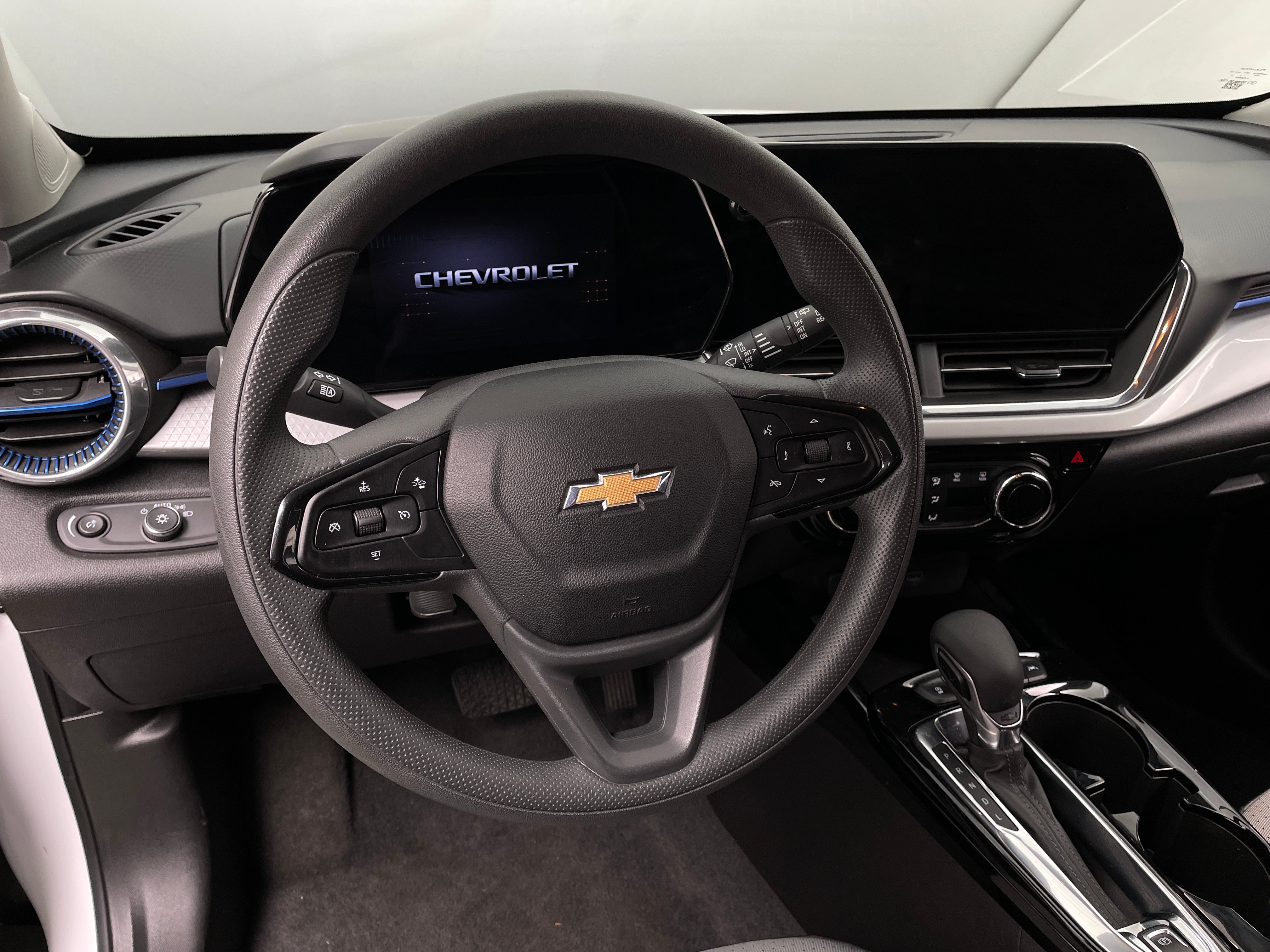 2025 Chevrolet Trax LT - Photo 2