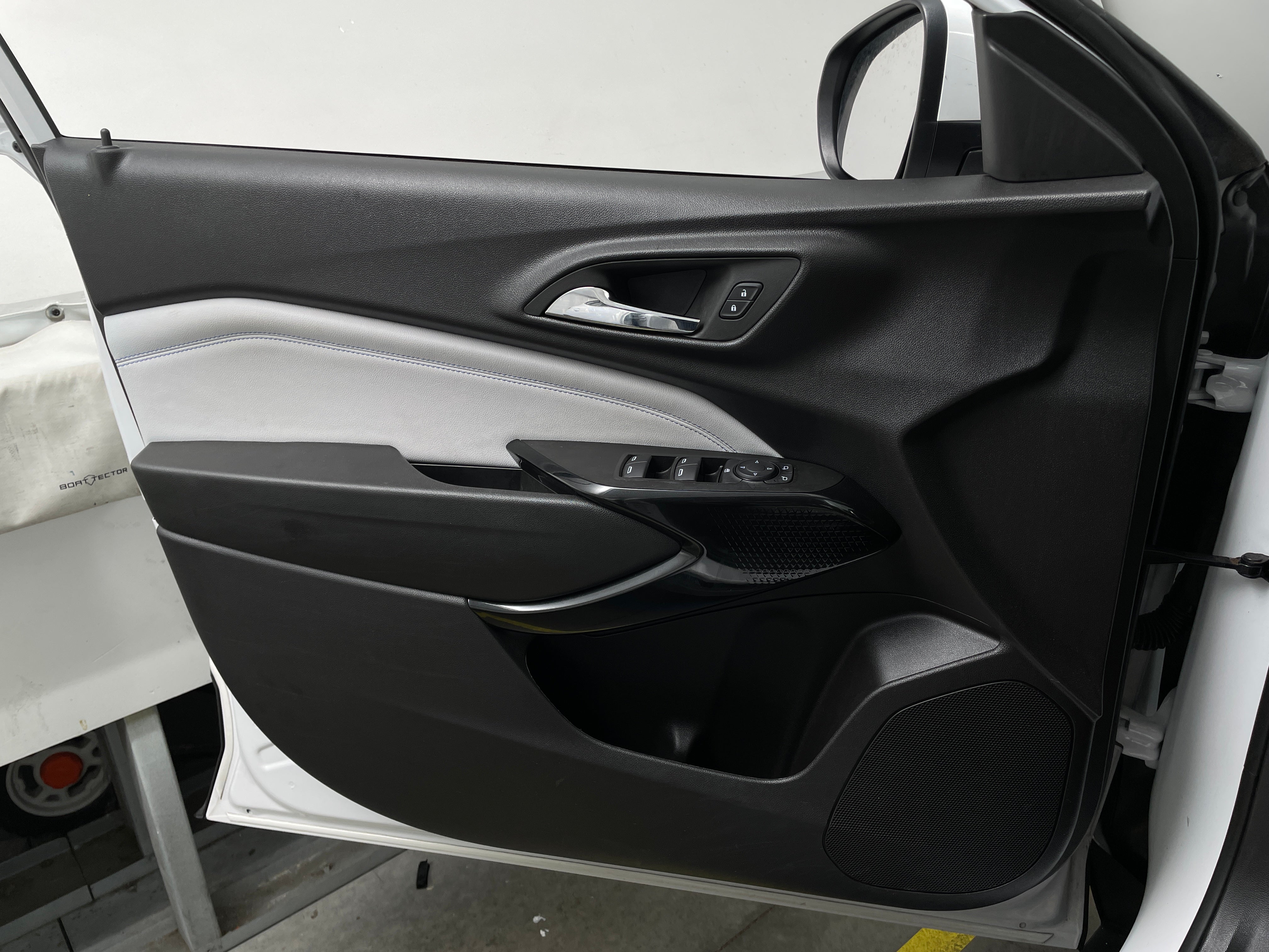 2025 Chevrolet Trax LT - Photo 7