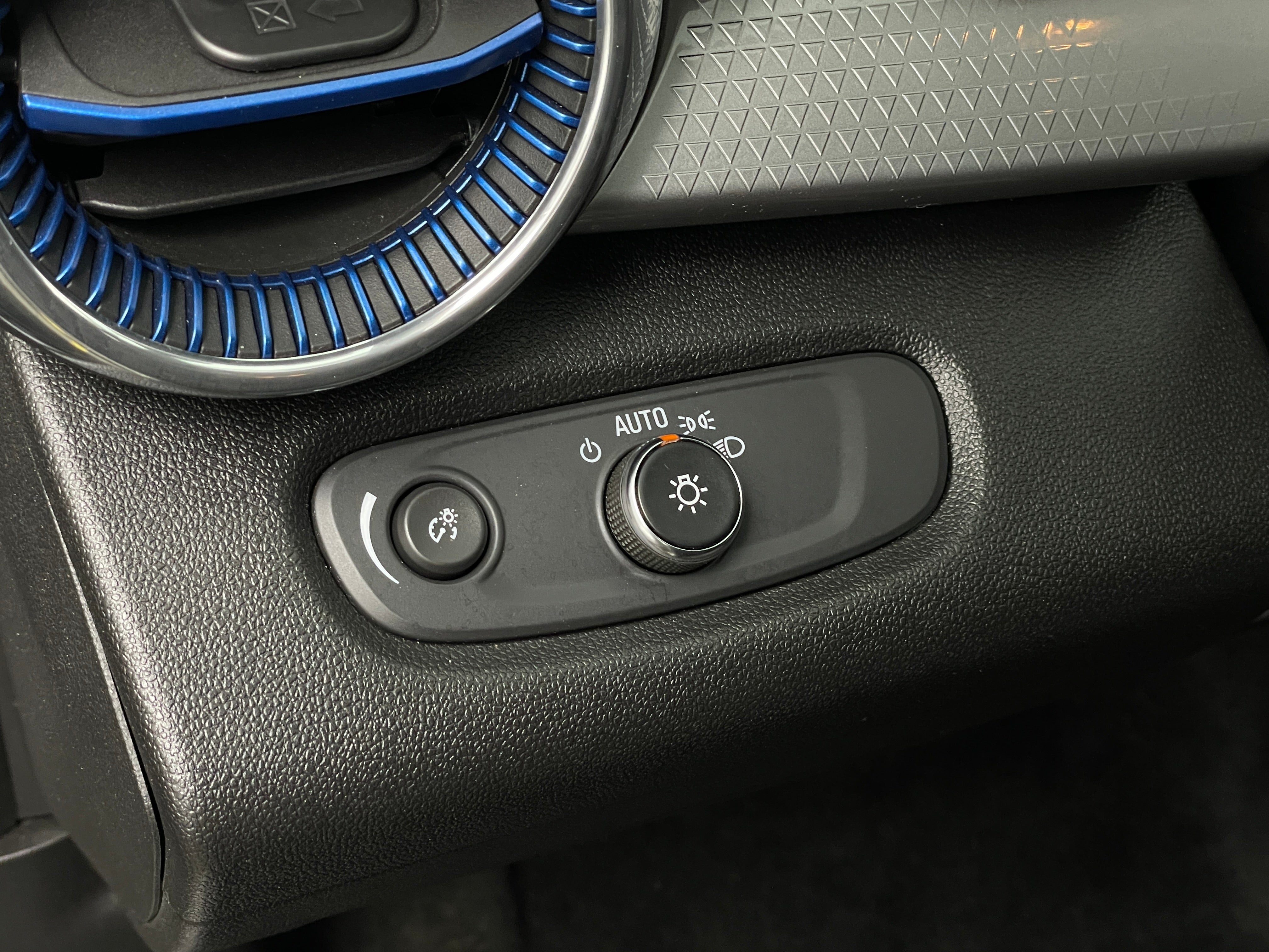 2025 Chevrolet Trax LT - Photo 8