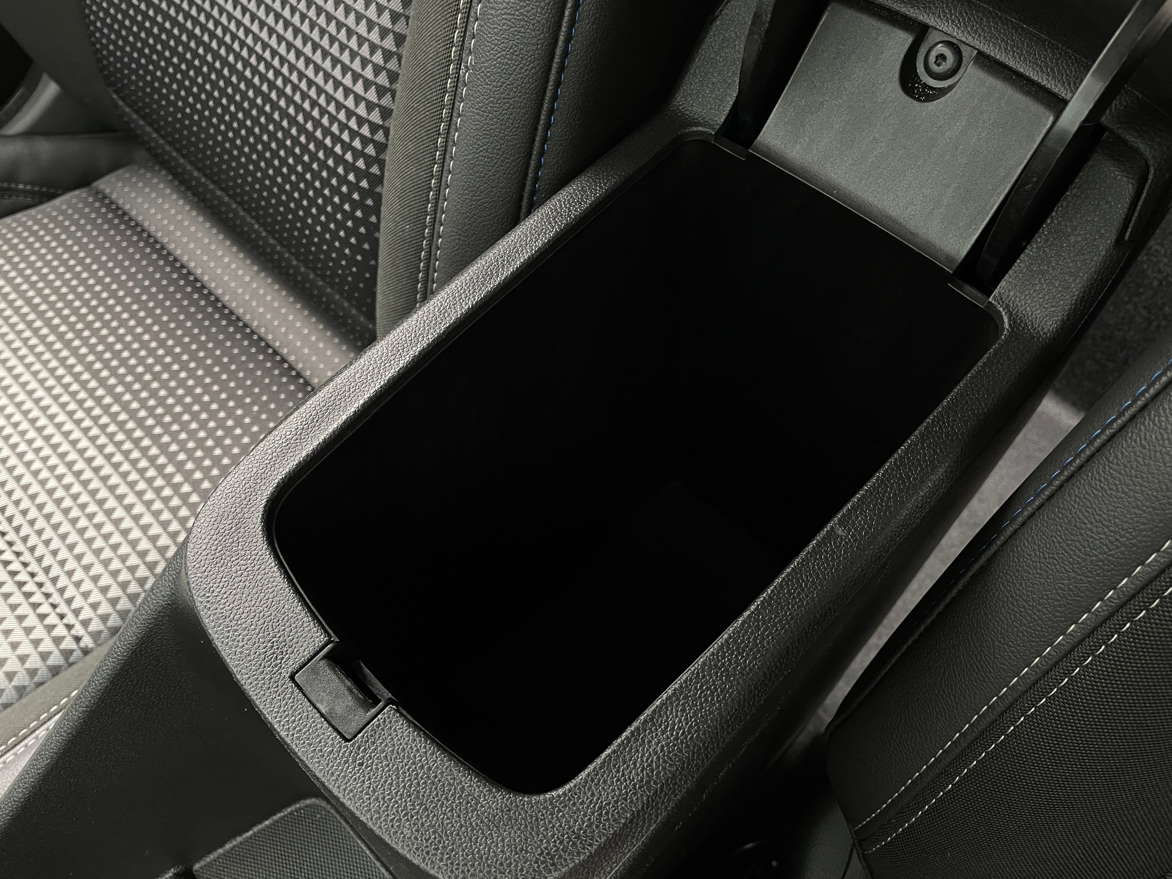 2025 Chevrolet Trax LT - Photo 12
