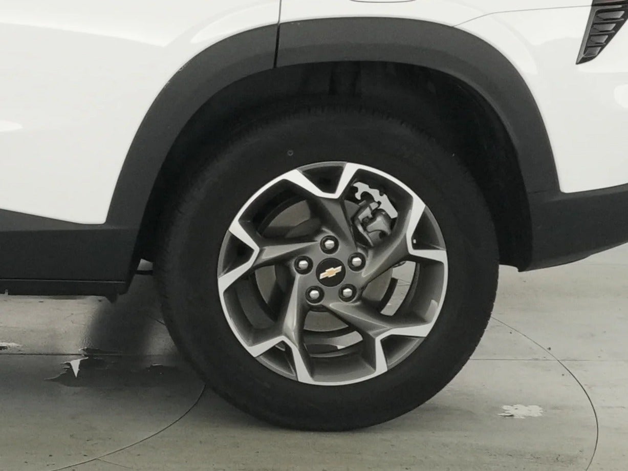2025 Chevrolet Trax LT - Photo 13
