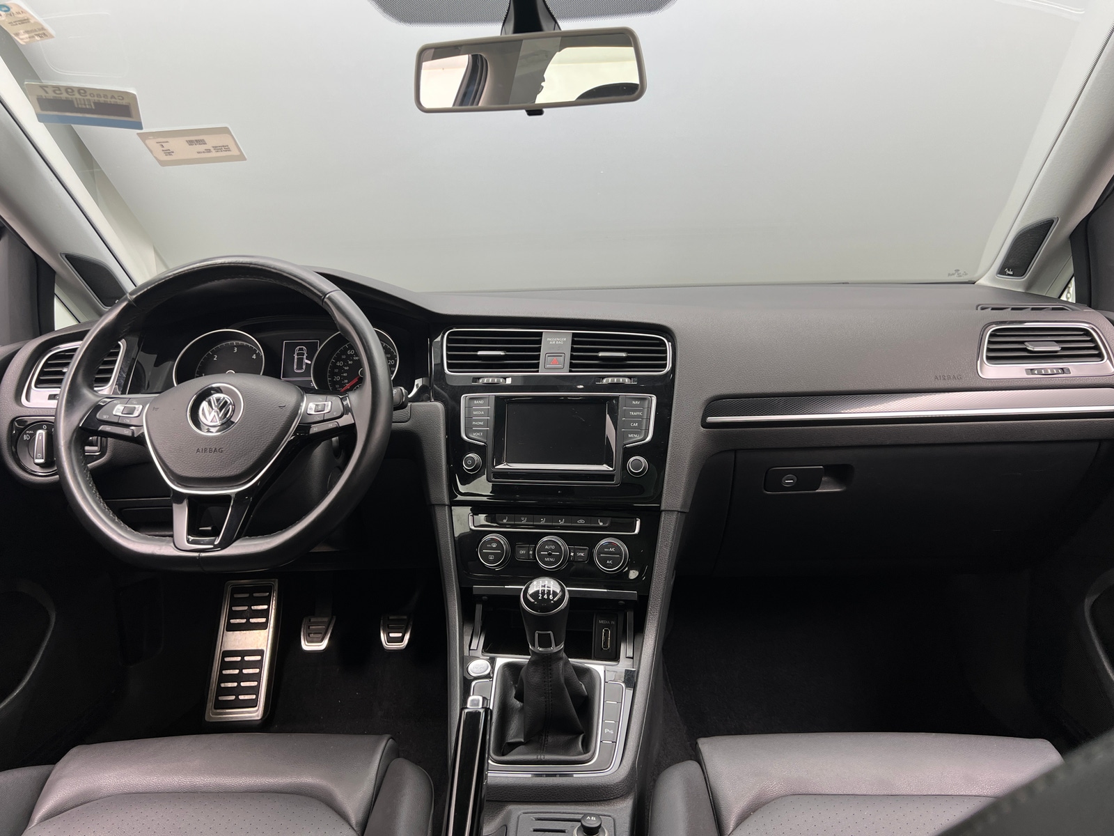 Thumbnail: 2015 Volkswagen e-Golf - 2