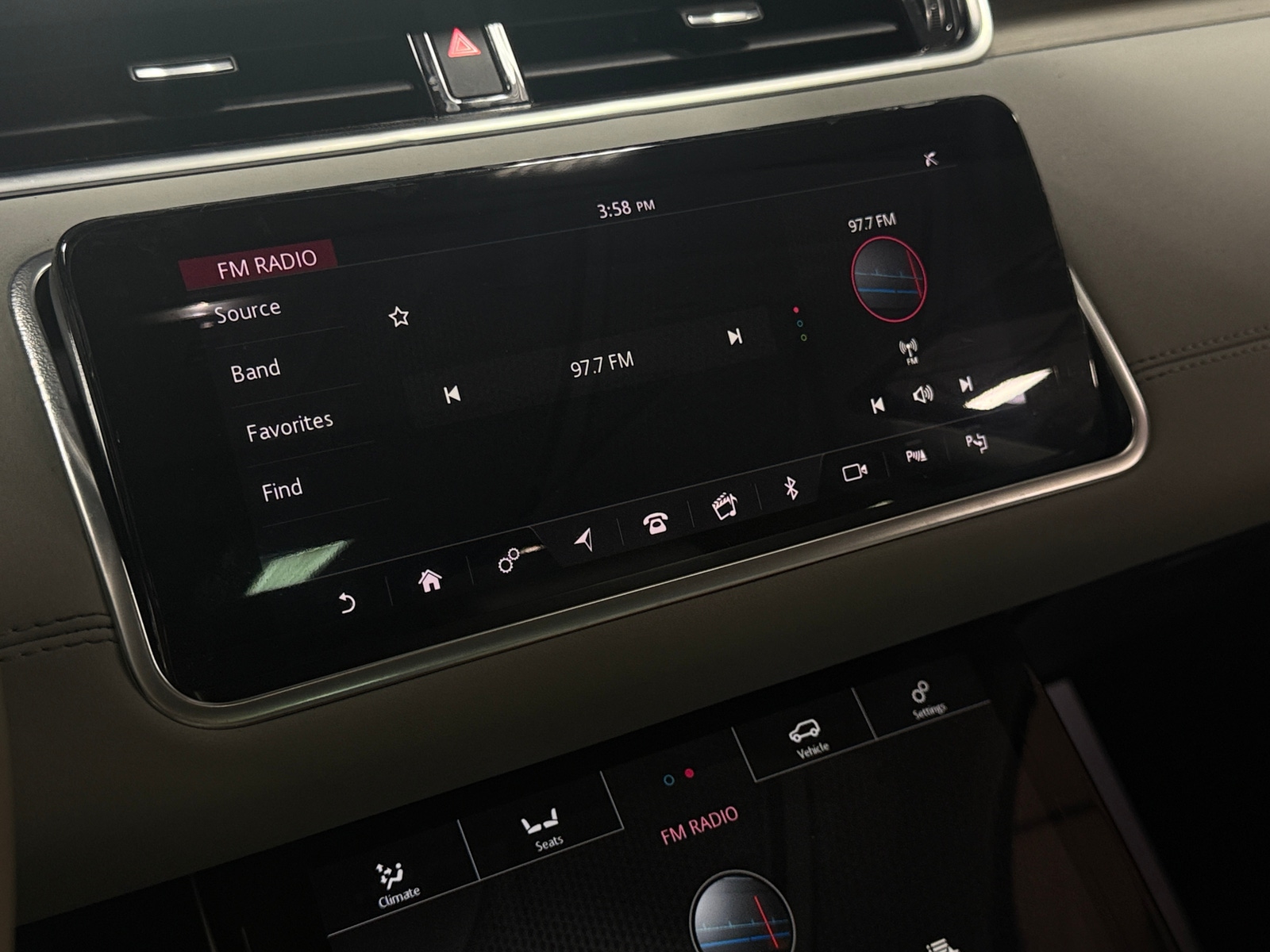 Thumbnail: 2020 Land Rover Range Rover Evoque - 3