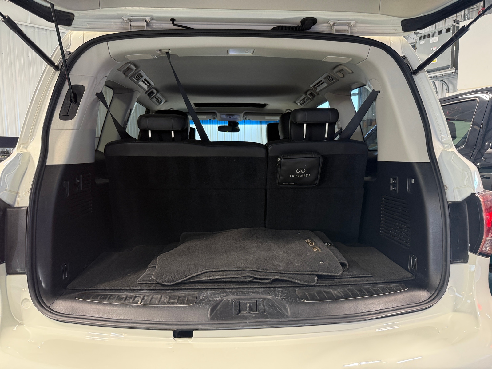 Thumbnail: 2014 INFINITI QX80 - 6