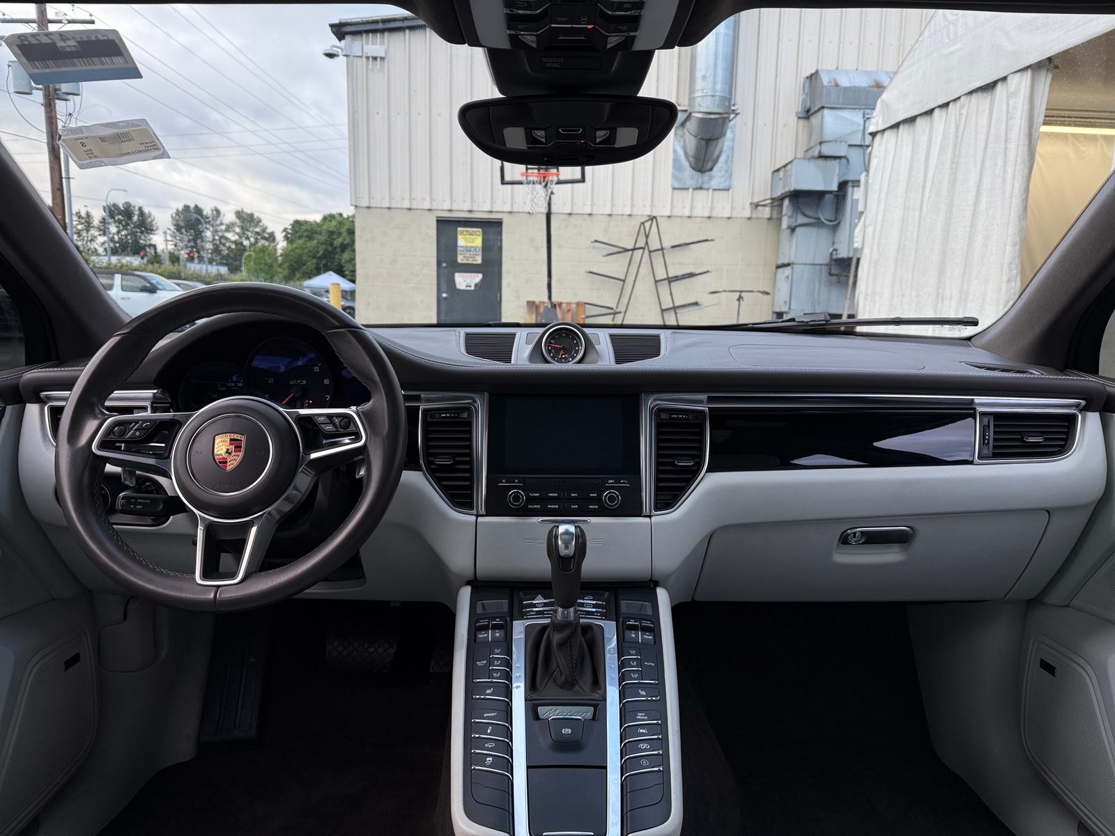 Thumbnail: 2018 Porsche Macan - 2