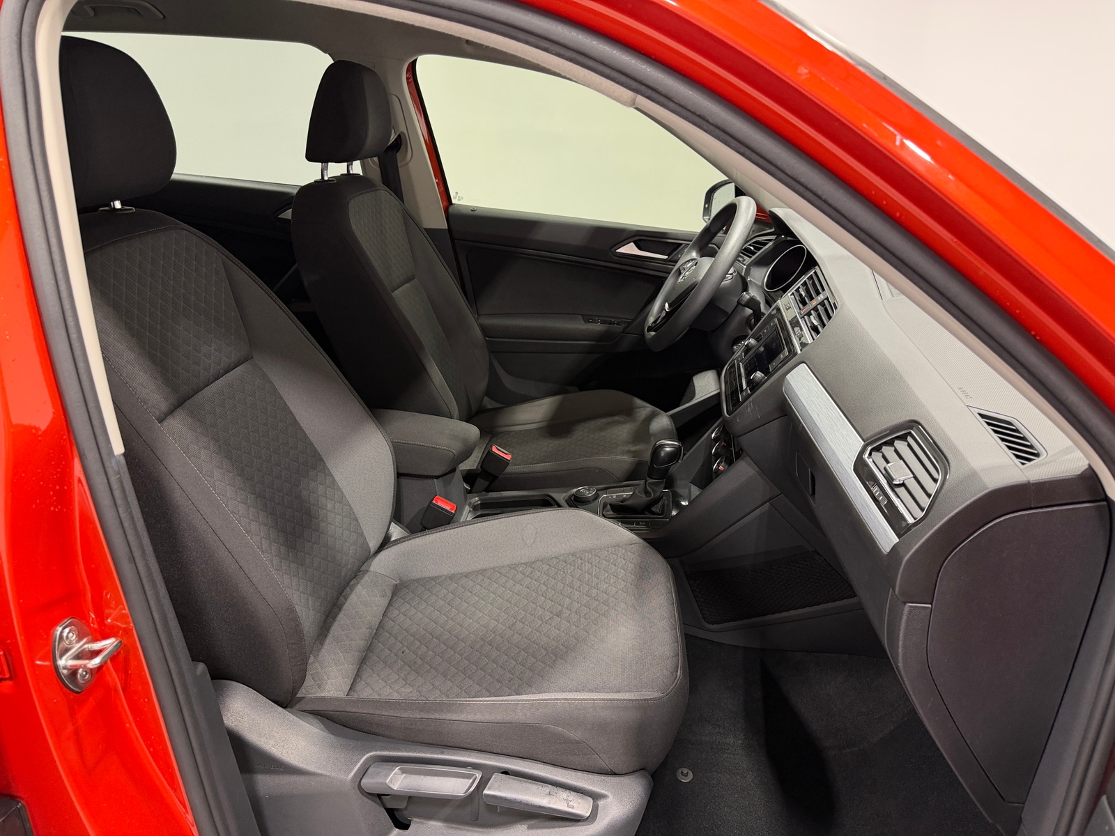 Thumbnail: 2019 Volkswagen Tiguan - 2