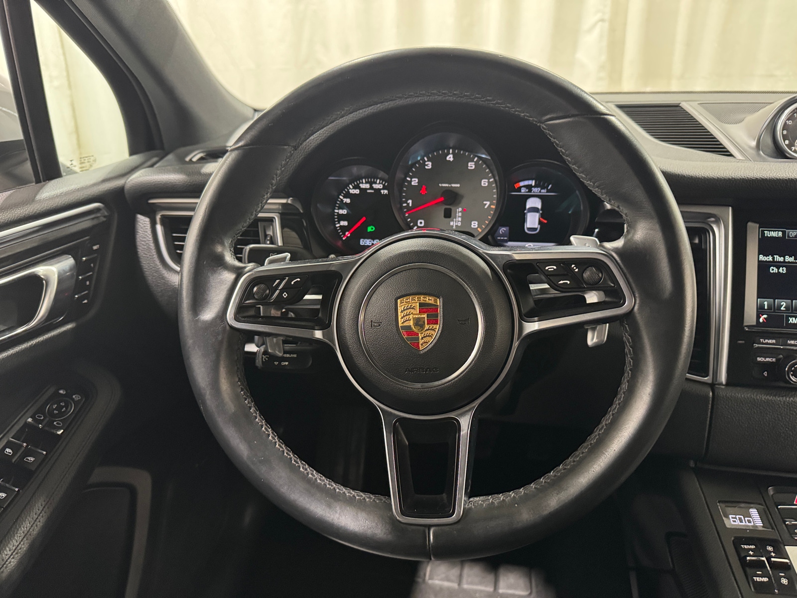 Thumbnail: 2015 Porsche Macan - 4
