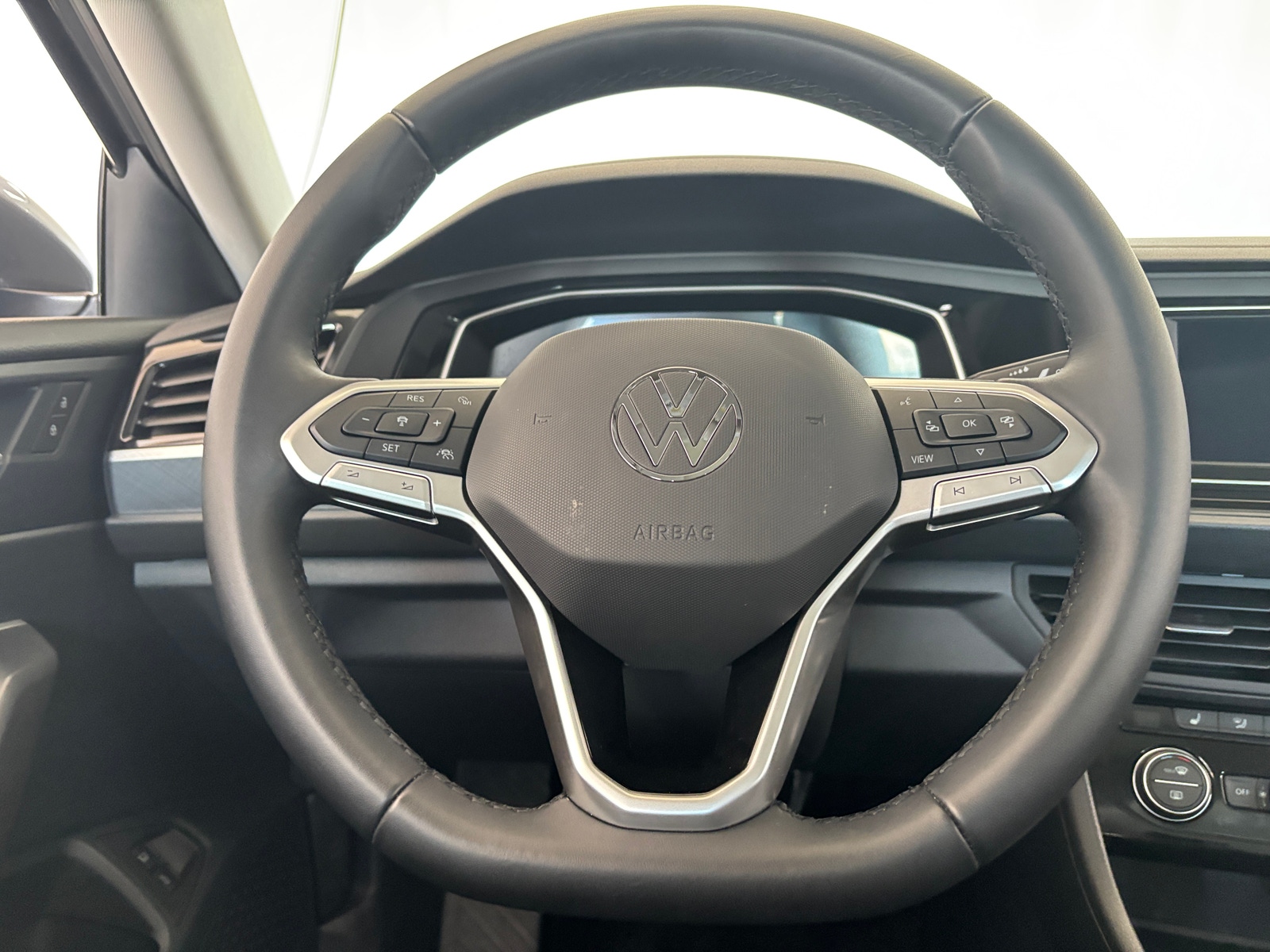Thumbnail: 2024 Volkswagen Jetta - 4