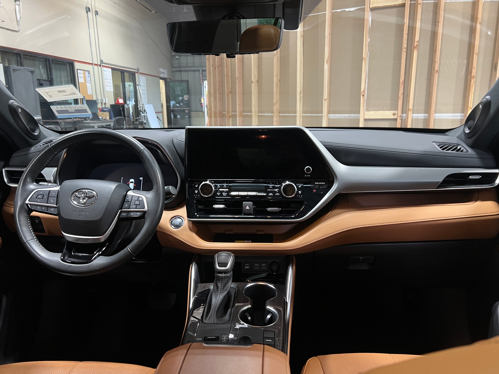 Thumbnail: 2023 Toyota Highlander - 2
