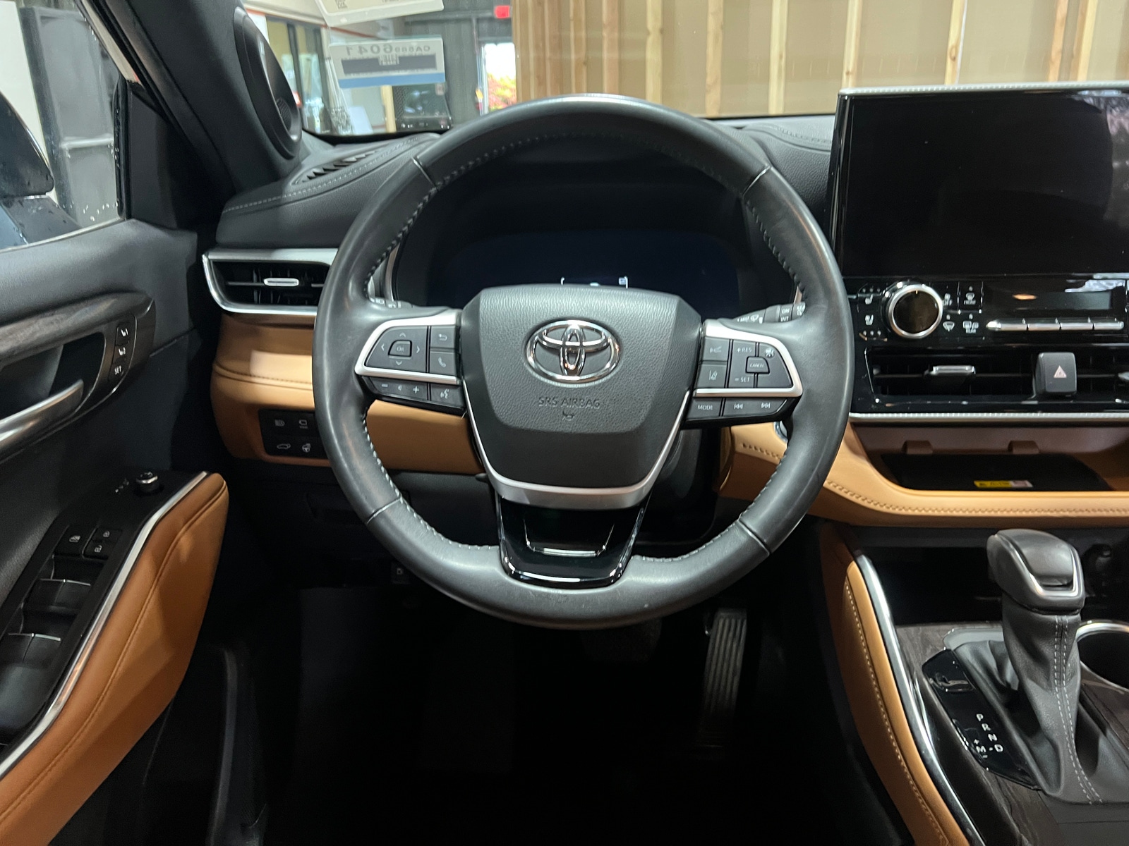 Thumbnail: 2023 Toyota Highlander - 4