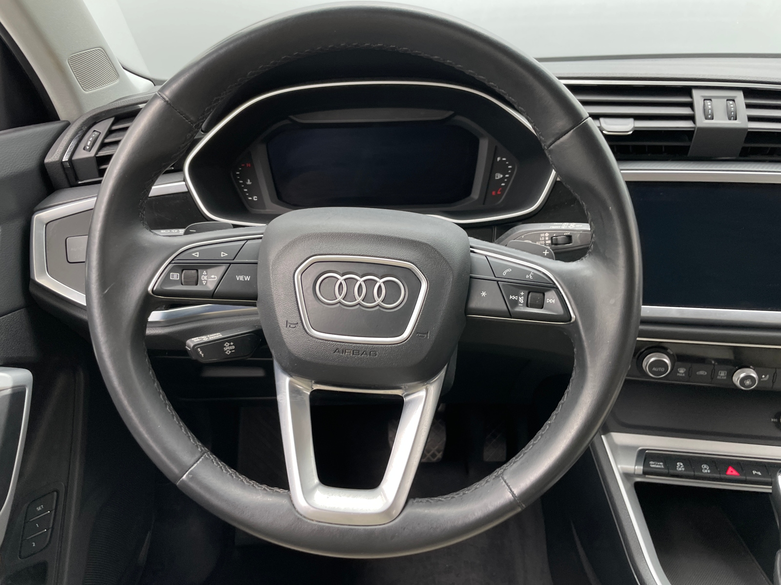 Thumbnail: 2022 Audi Q3 - 4