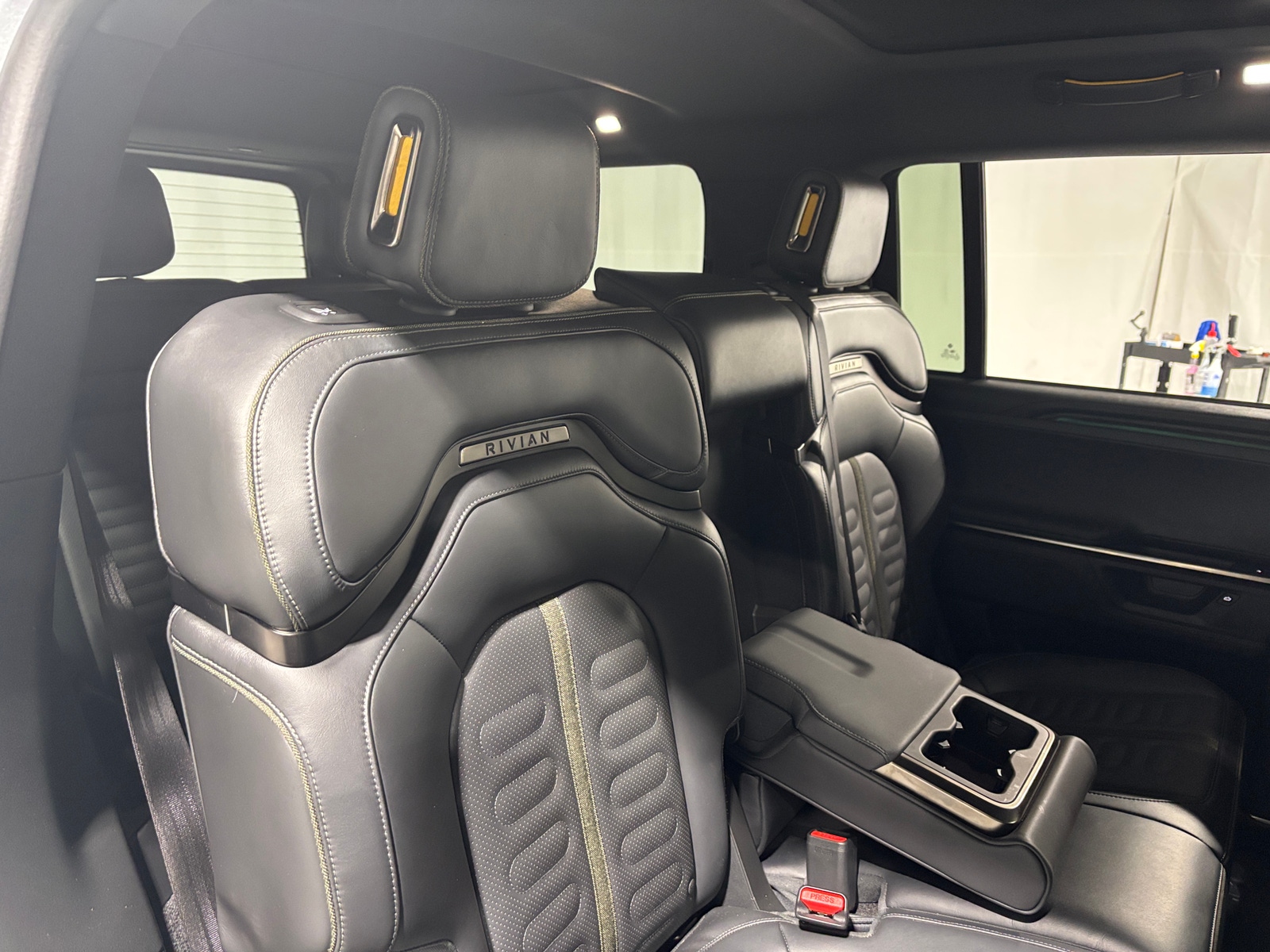 Thumbnail: 2026 Rivian R1S - 5