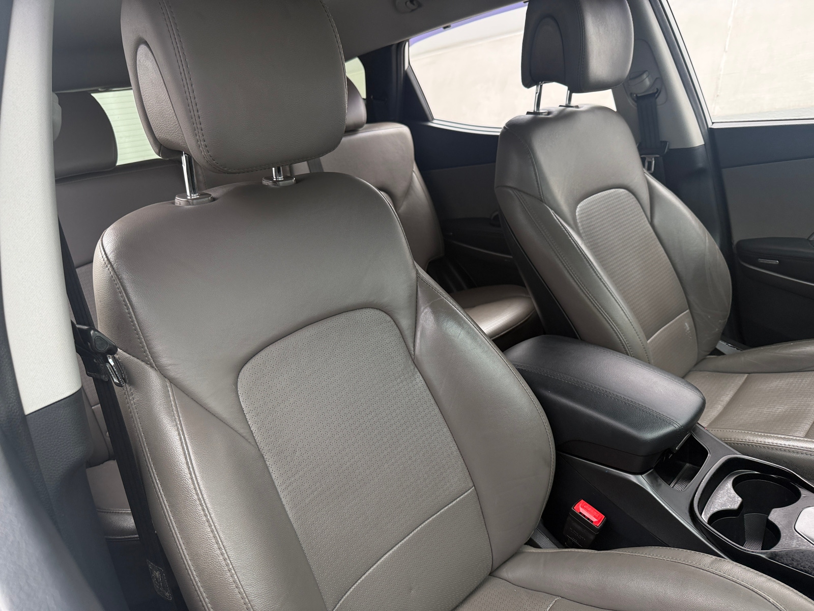 Thumbnail: 2016 Hyundai Santa Fe - 2