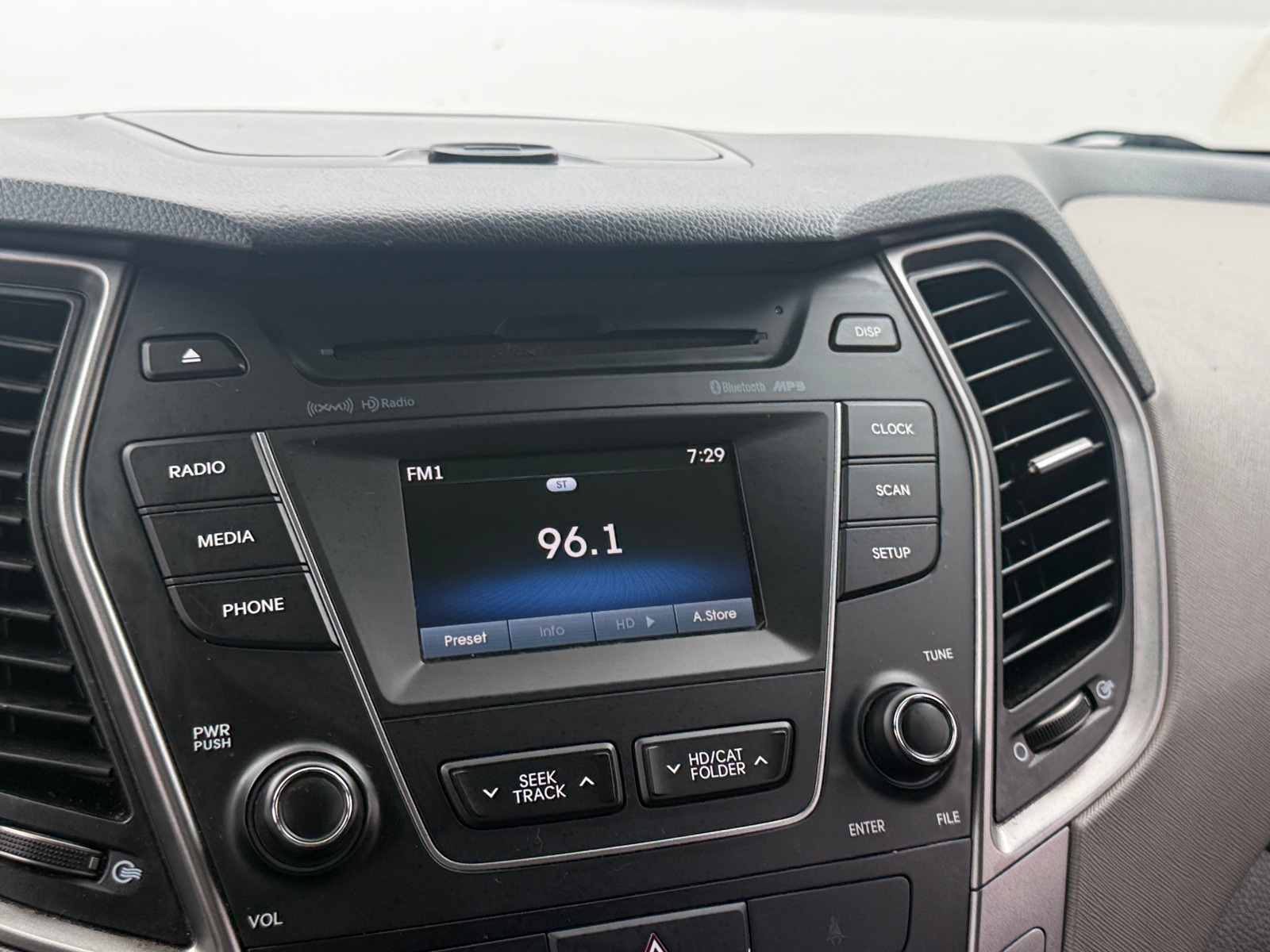 Thumbnail: 2016 Hyundai Santa Fe - 4