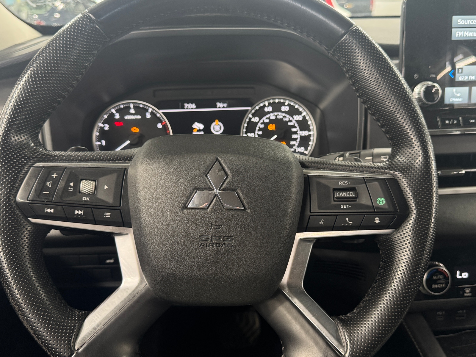Thumbnail: 2024 Mitsubishi Outlander - 4